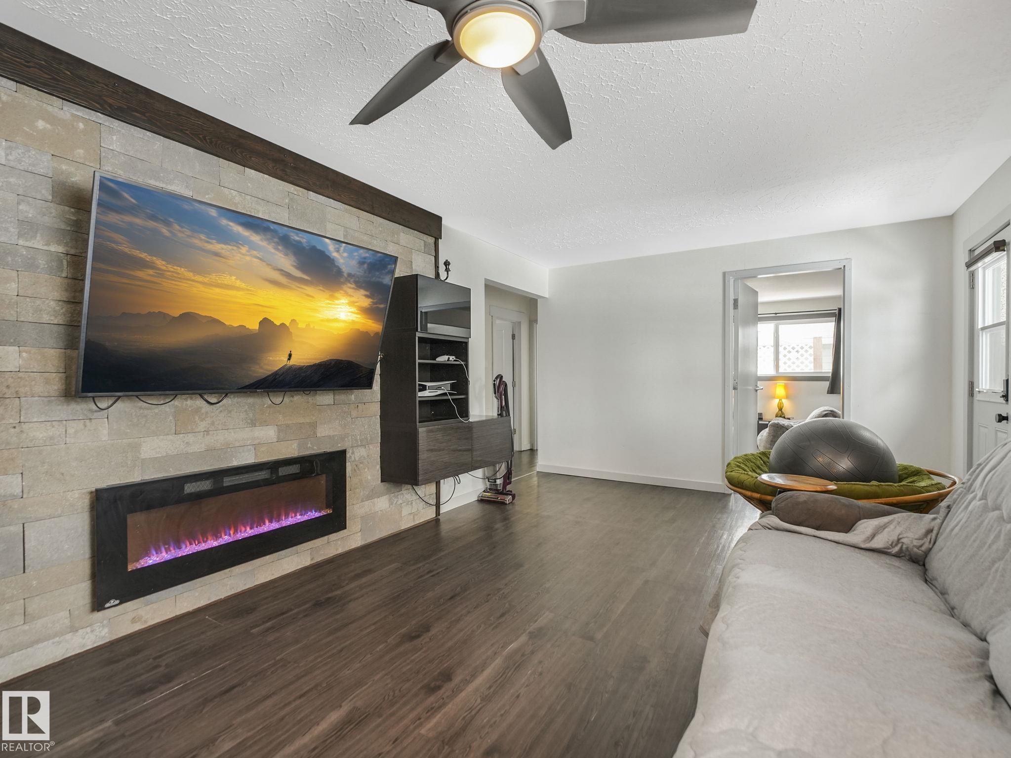 Photo 14 at 7607 70 Avenue NW, Avonmore, Edmonton