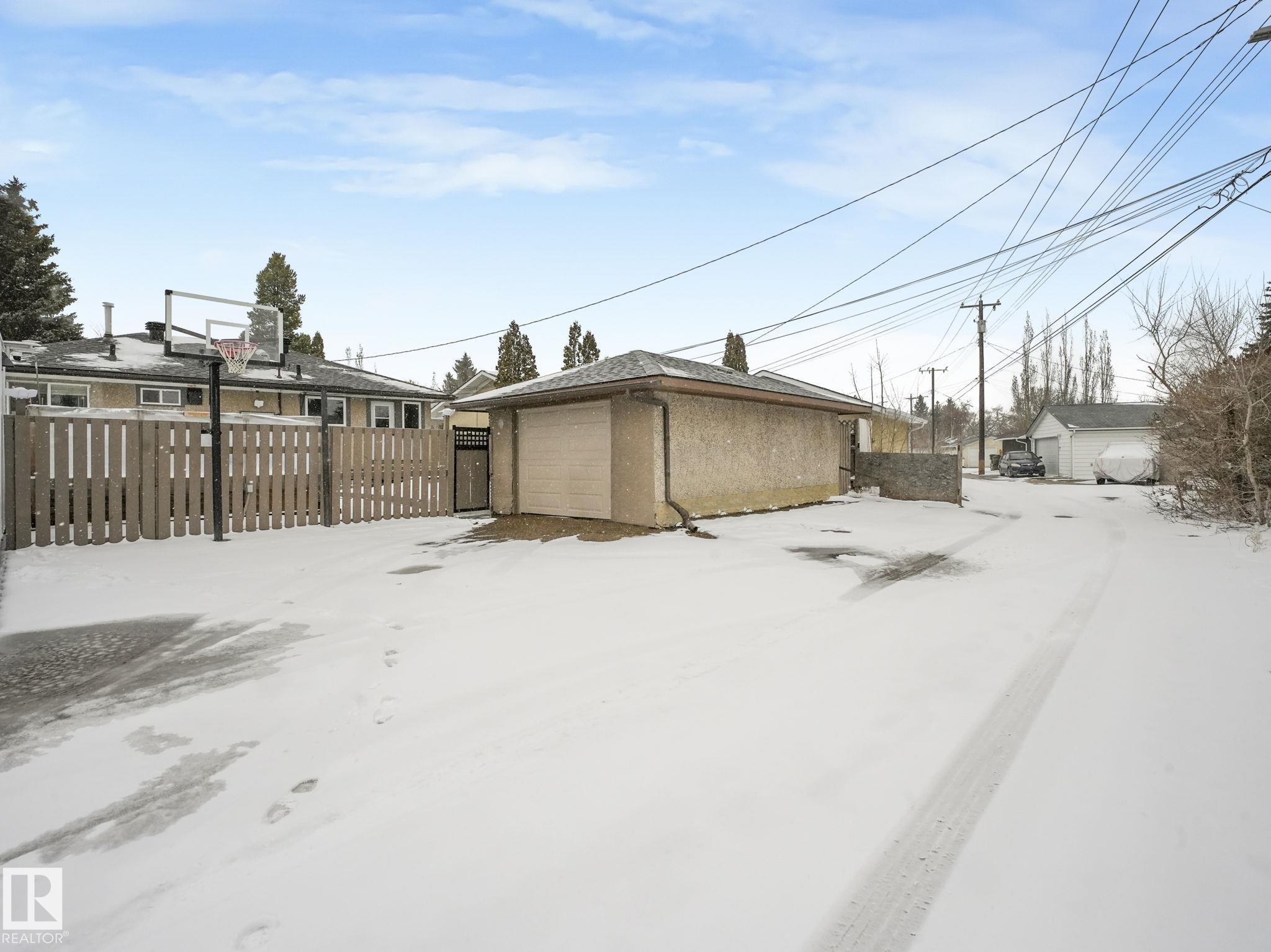 Photo 8 at 7607 70 Avenue NW, Avonmore, Edmonton