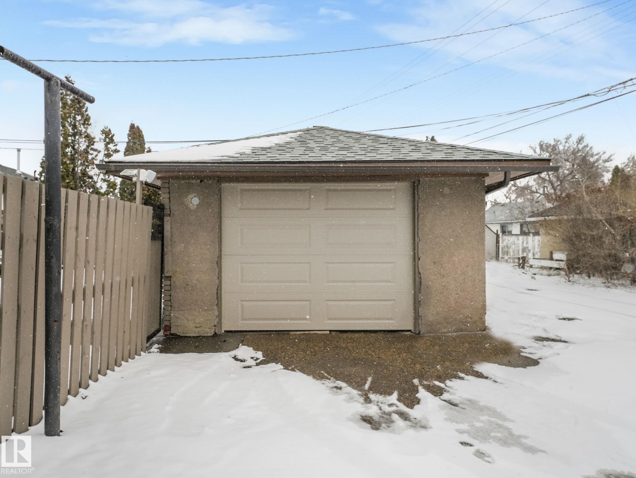 Photo 9 at 7607 70 Avenue NW, Avonmore, Edmonton
