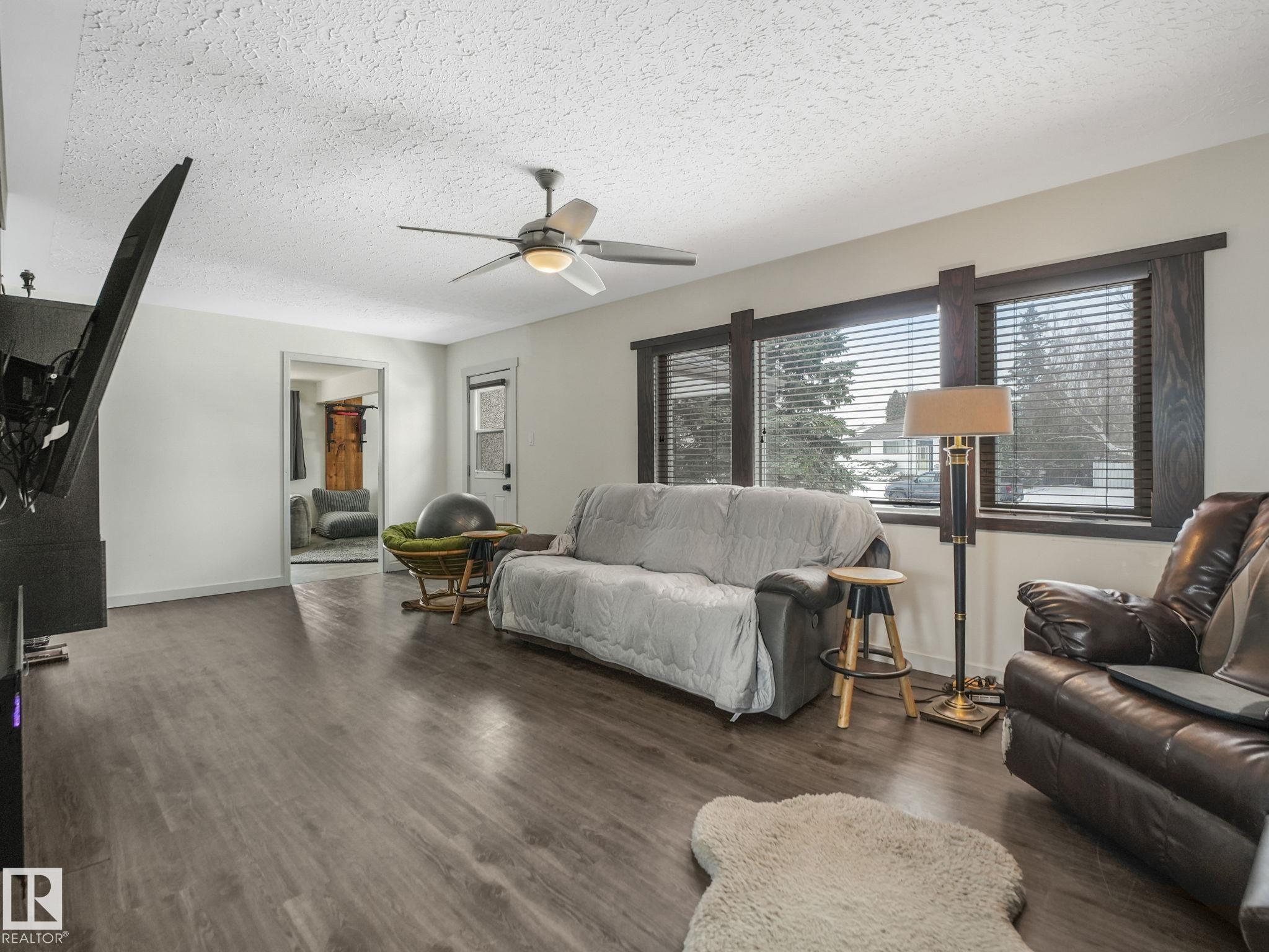 Photo 10 at 7607 70 Avenue NW, Avonmore, Edmonton