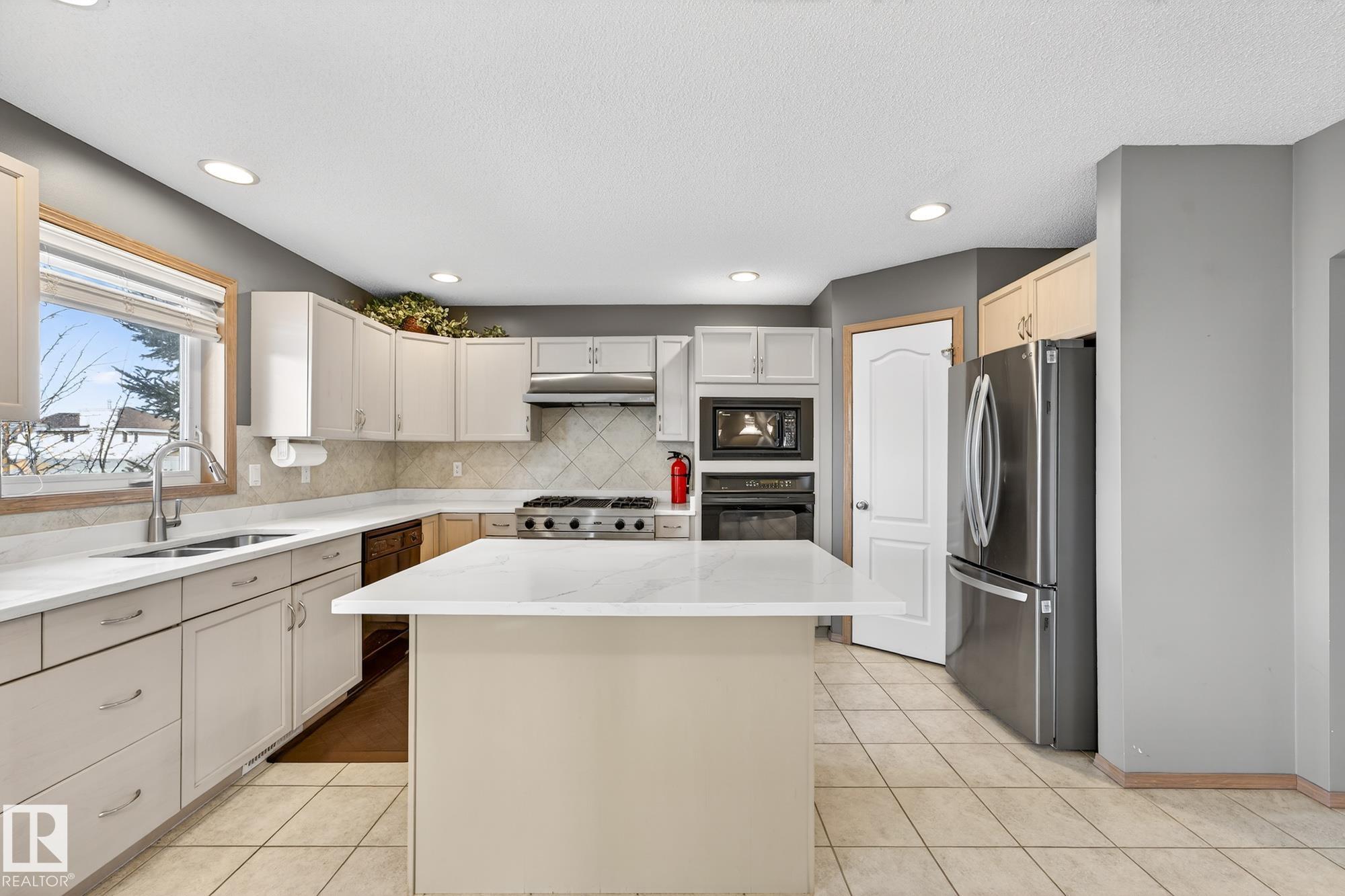 Photo 6 at 1354 118a Street NW, Twin Brooks, Edmonton