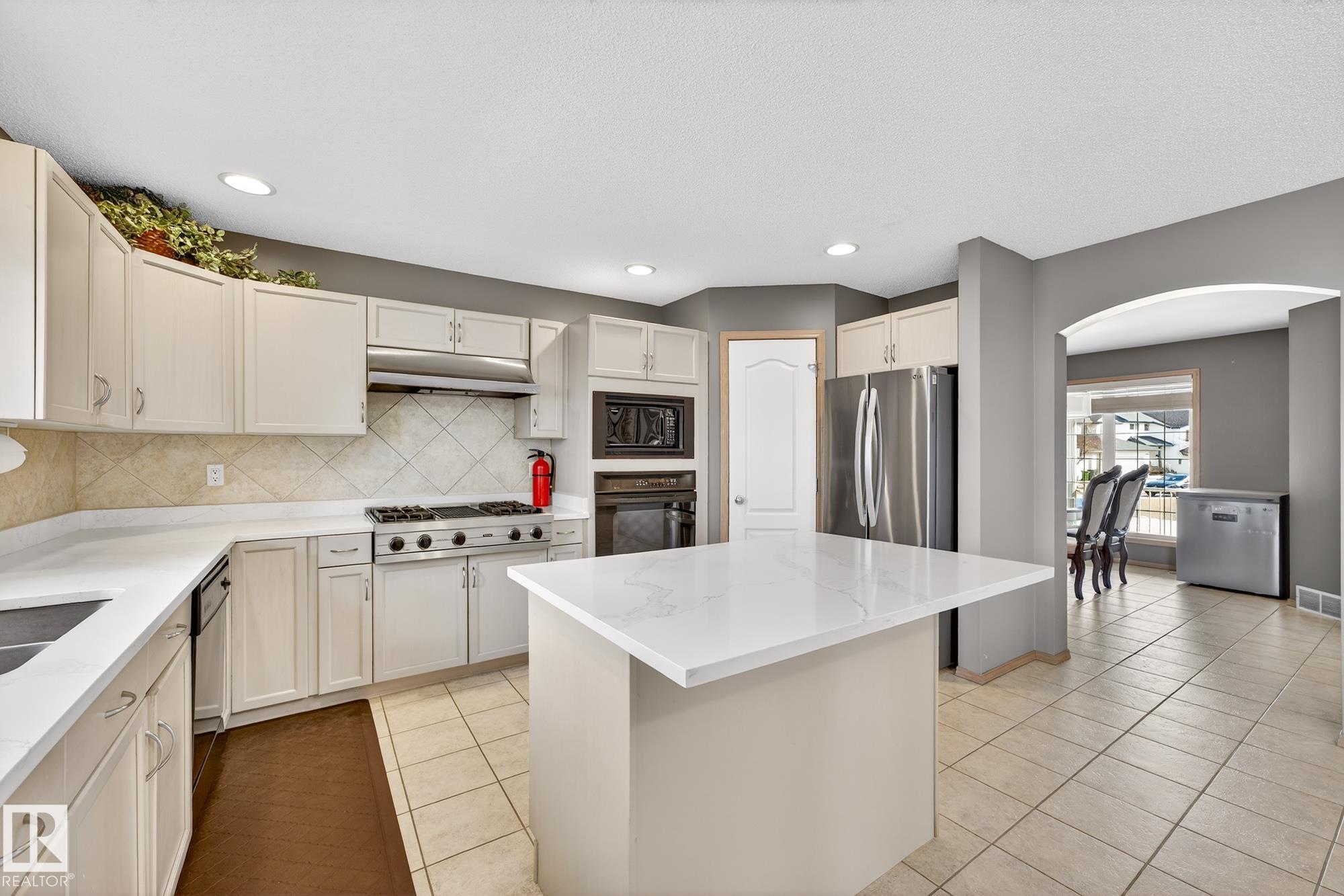 Photo 10 at 1354 118a Street NW, Twin Brooks, Edmonton