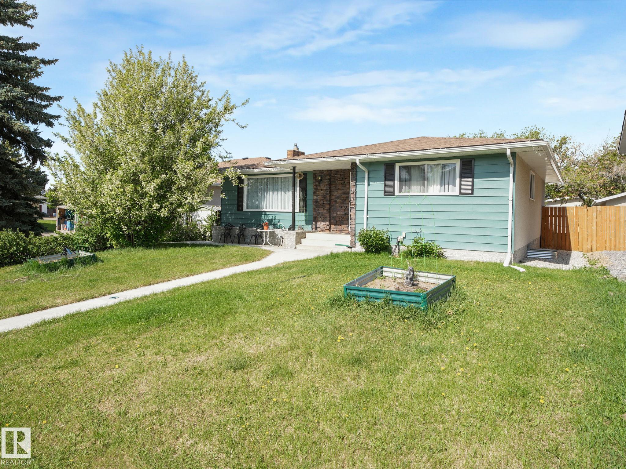 Photo 12 at 7120 39 Avenue NW, Michaels Park, Edmonton