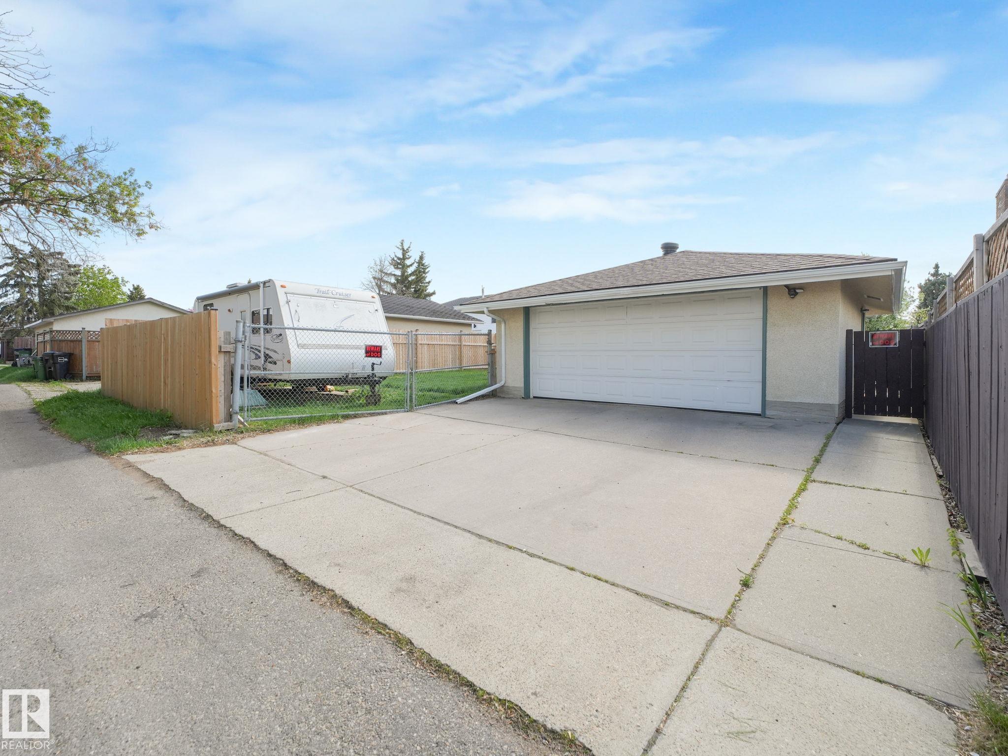 Photo 19 at 7120 39 Avenue NW, Michaels Park, Edmonton
