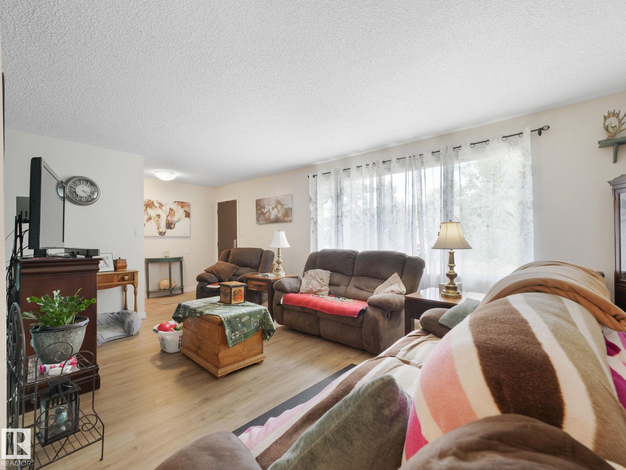 Photo 29 at 7120 39 Avenue NW, Michaels Park, Edmonton