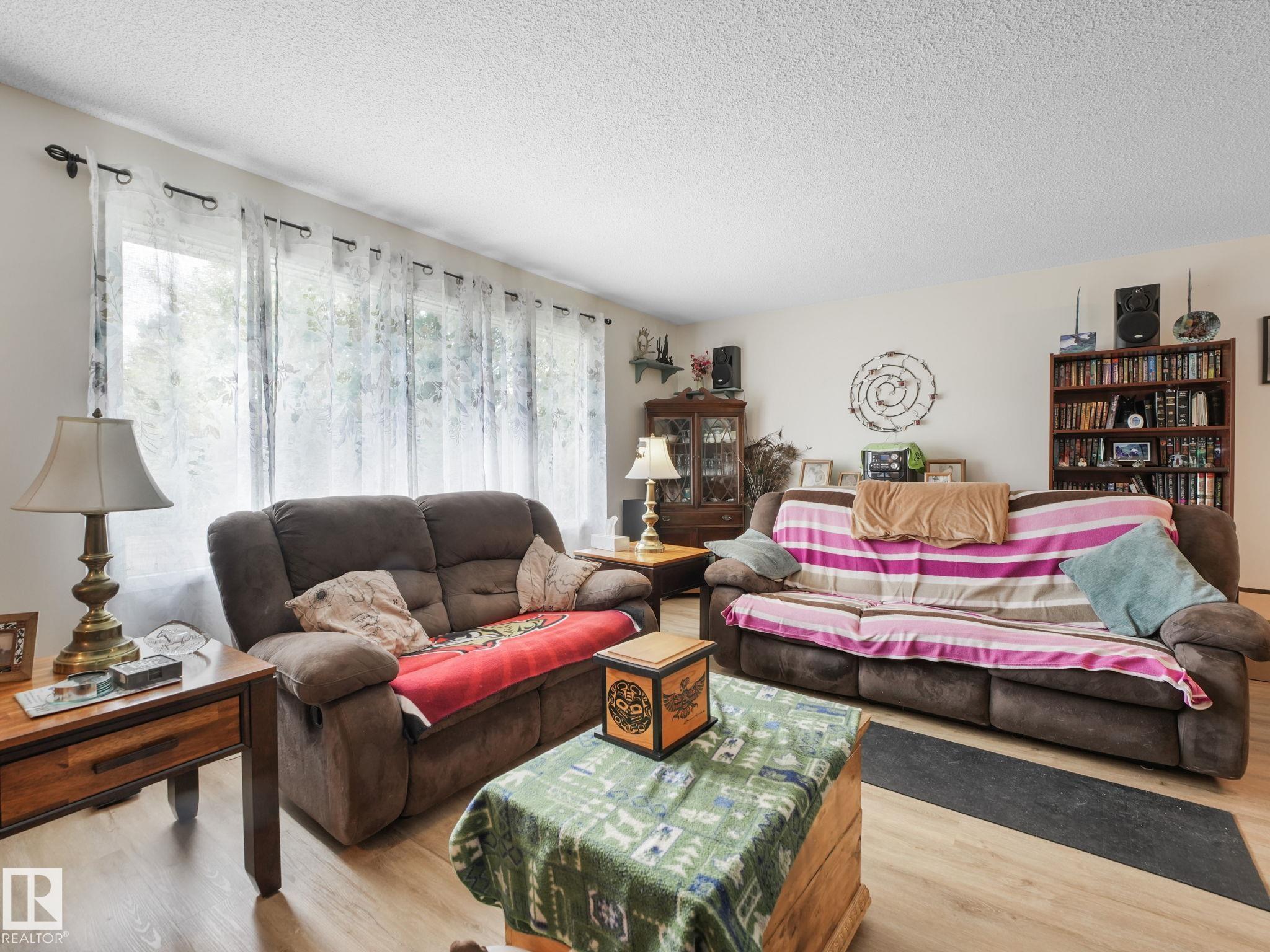 Photo 31 at 7120 39 Avenue NW, Michaels Park, Edmonton