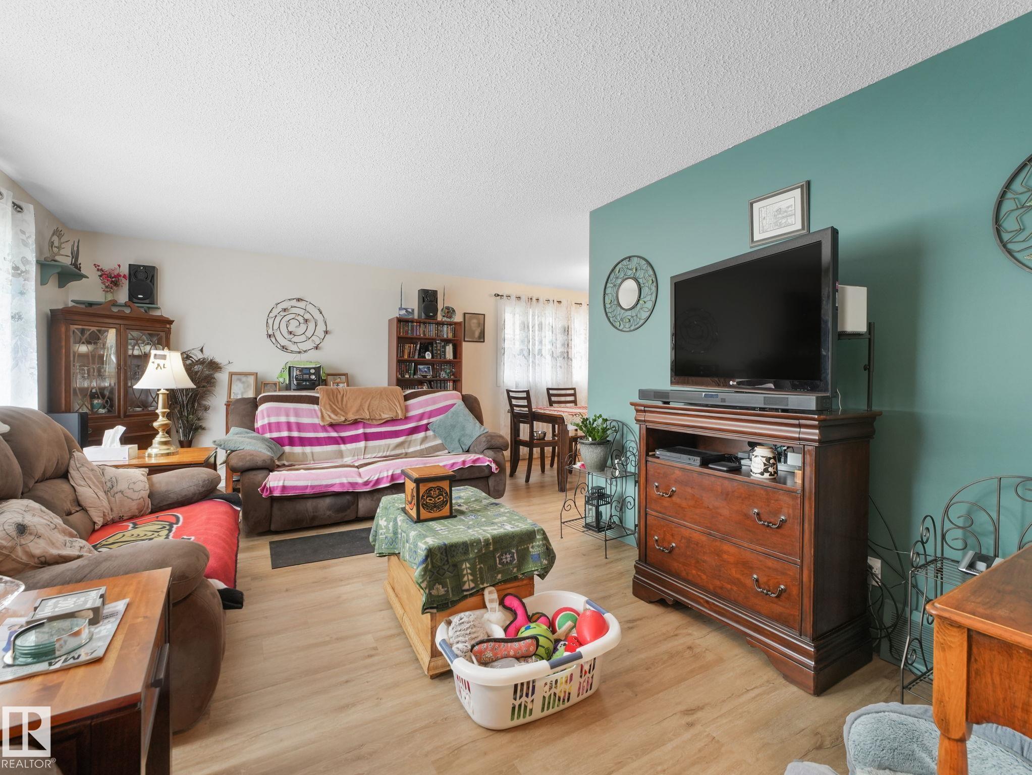 Photo 32 at 7120 39 Avenue NW, Michaels Park, Edmonton