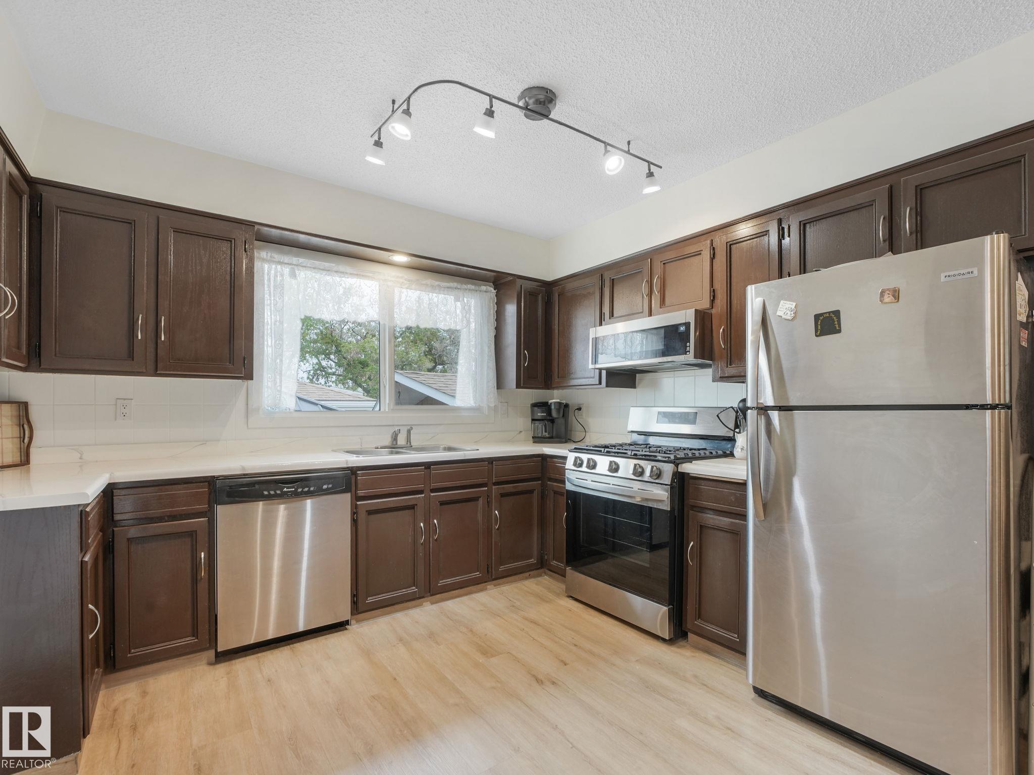 Photo 33 at 7120 39 Avenue NW, Michaels Park, Edmonton