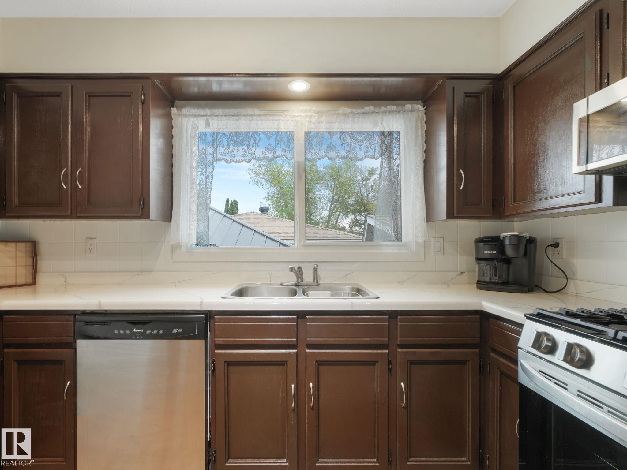 Photo 34 at 7120 39 Avenue NW, Michaels Park, Edmonton