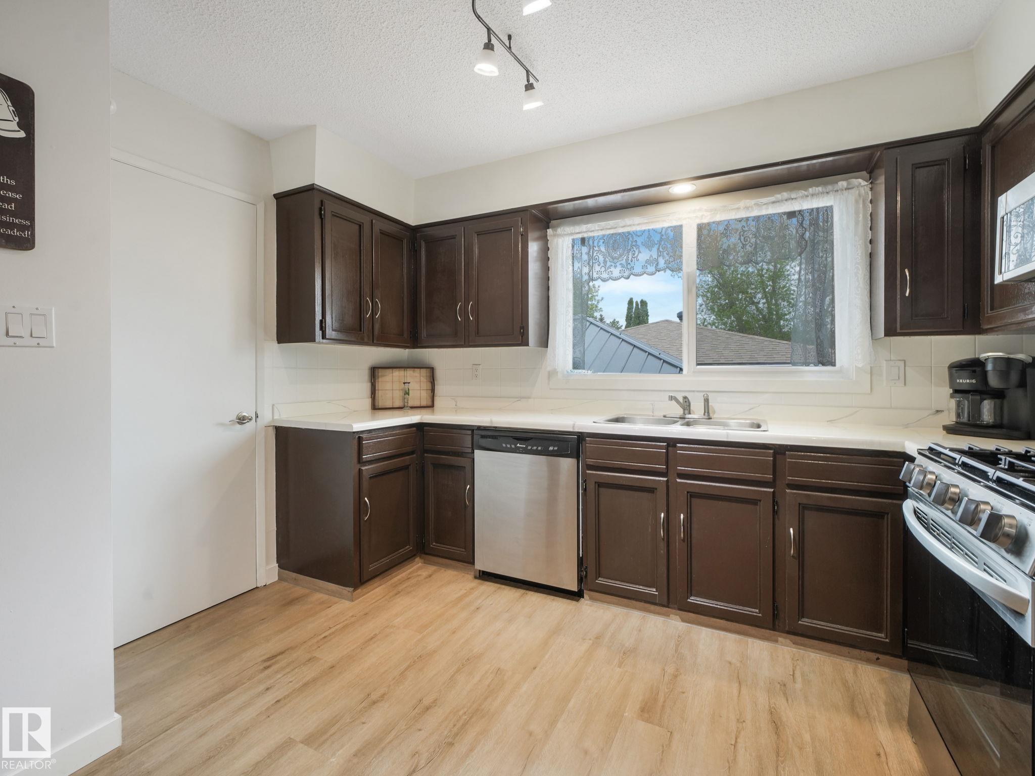 Photo 36 at 7120 39 Avenue NW, Michaels Park, Edmonton