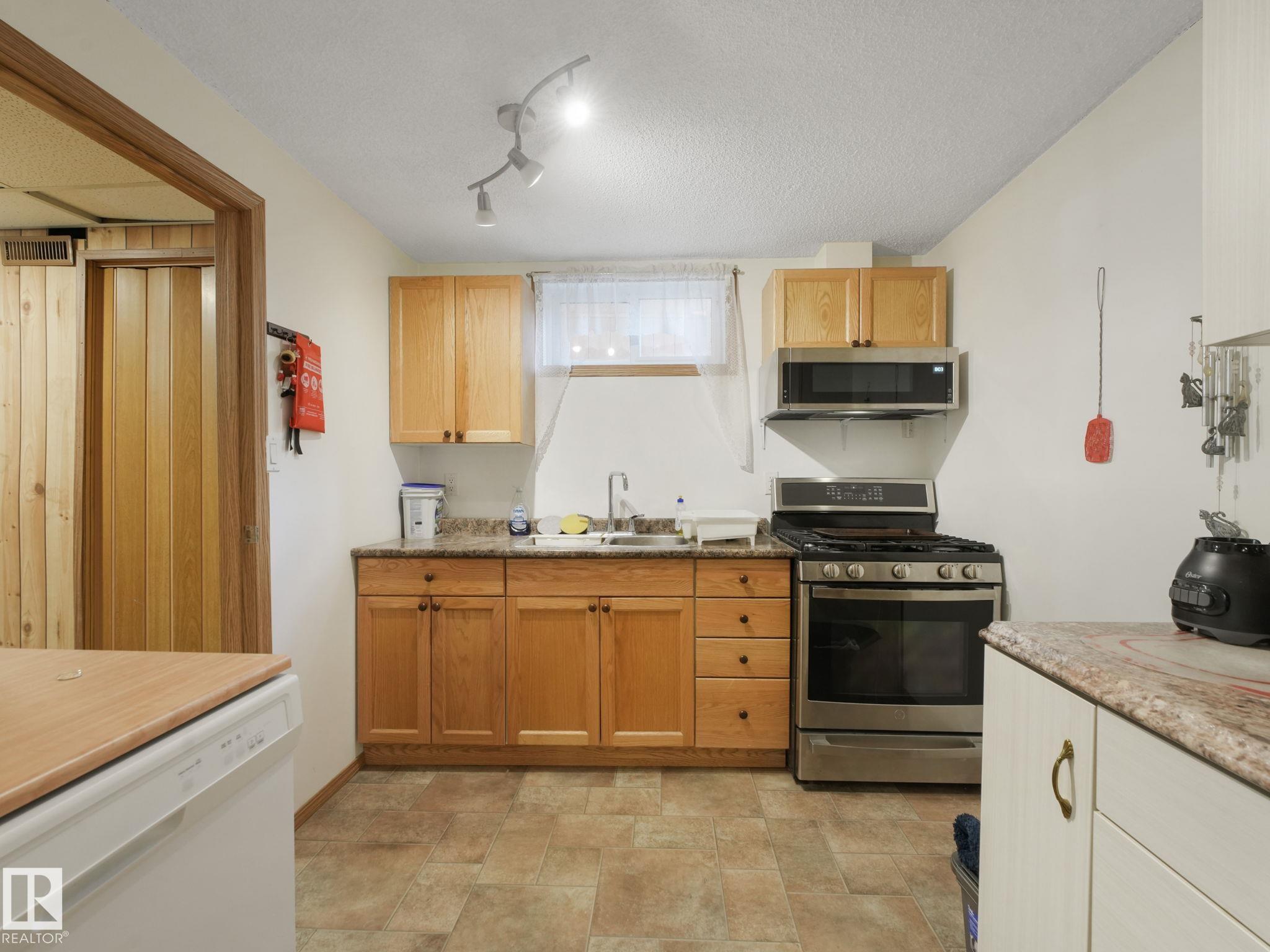 Photo 57 at 7120 39 Avenue NW, Michaels Park, Edmonton