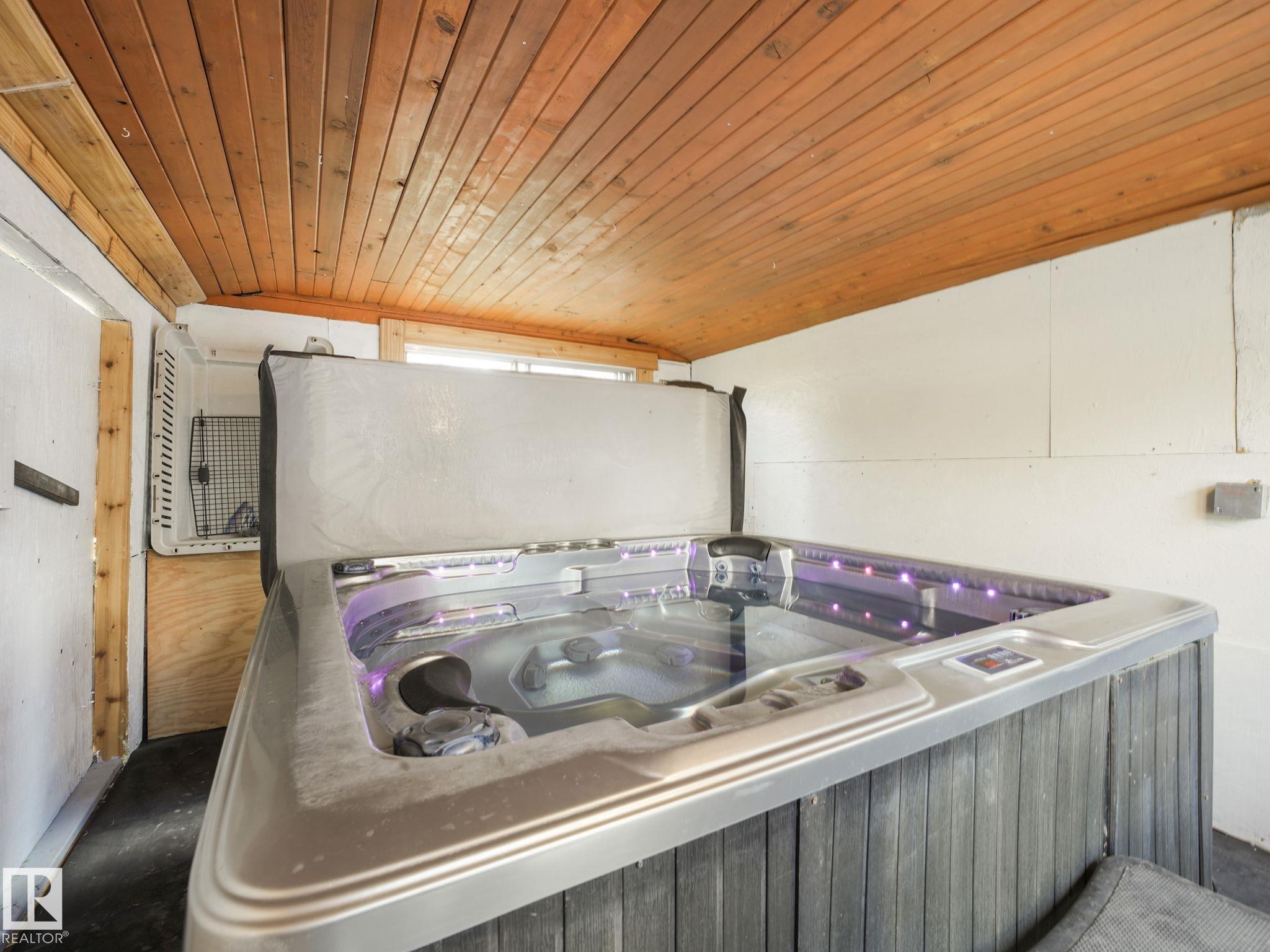 Photo 74 at 7120 39 Avenue NW, Michaels Park, Edmonton