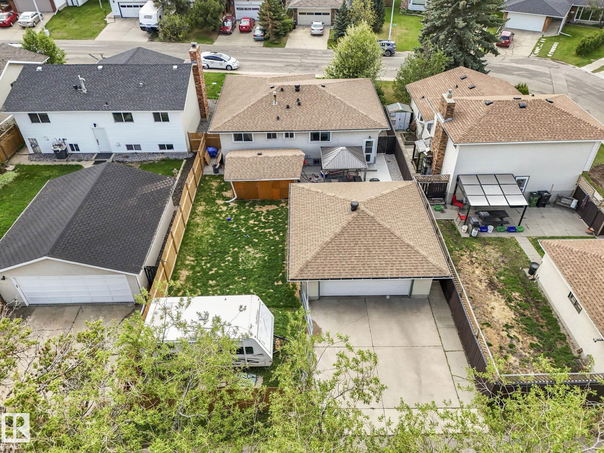 Photo 10 at 7120 39 Avenue NW, Michaels Park, Edmonton