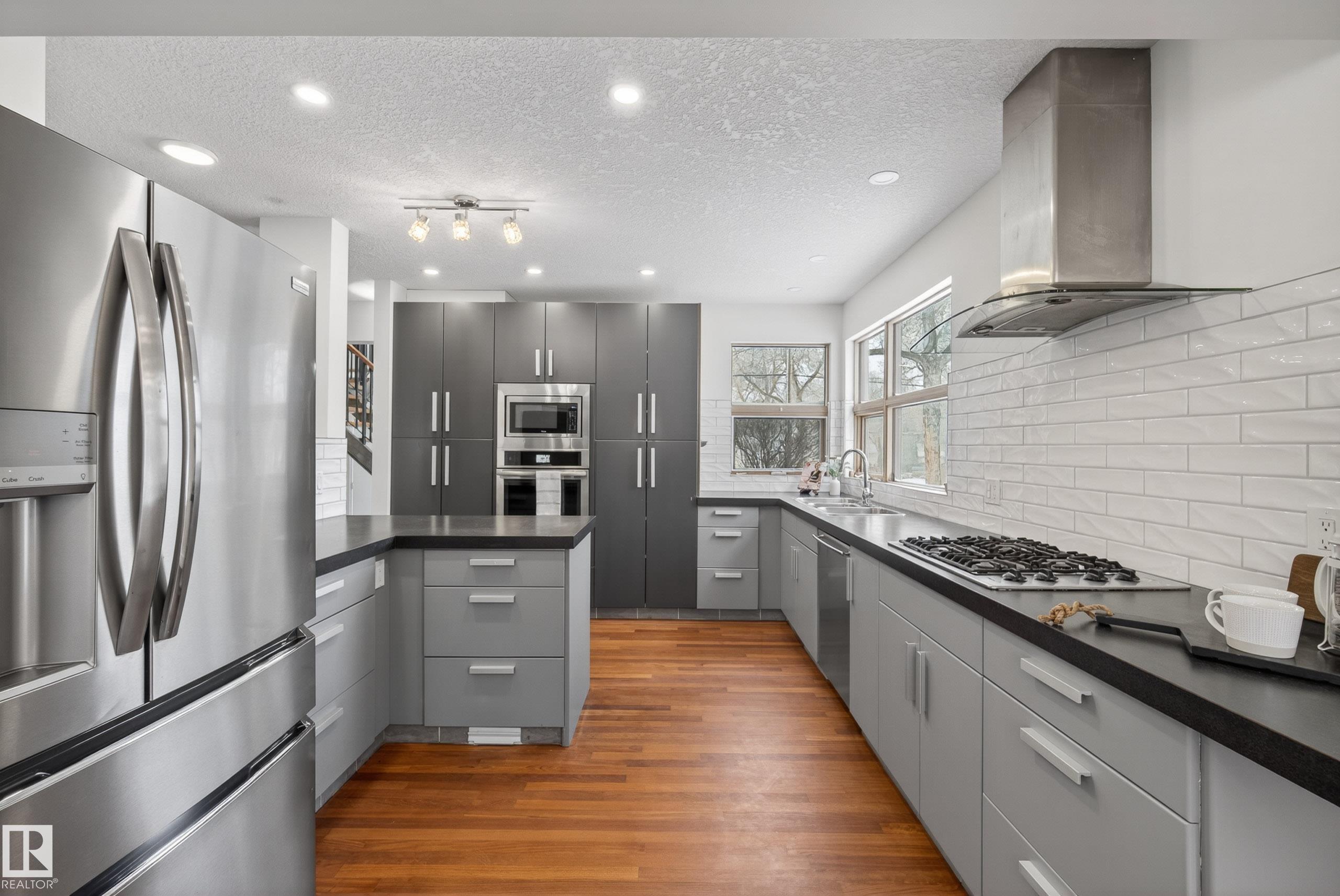 Photo 12 at 8860 93 Street NW, Bonnie Doon, Edmonton