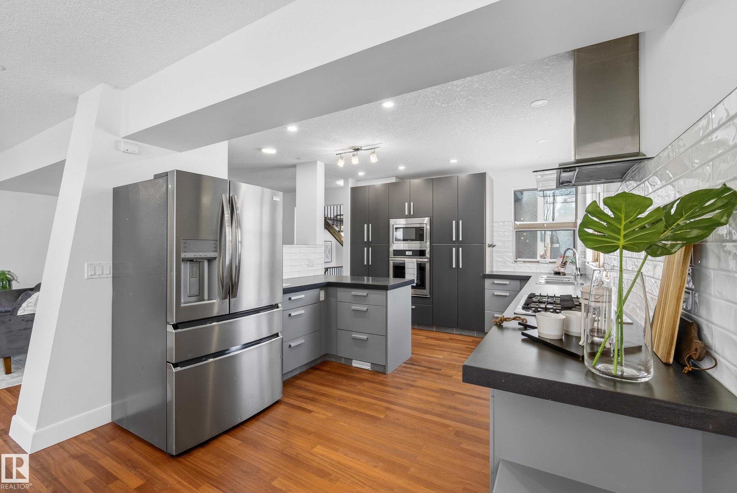 Photo 13 at 8860 93 Street NW, Bonnie Doon, Edmonton