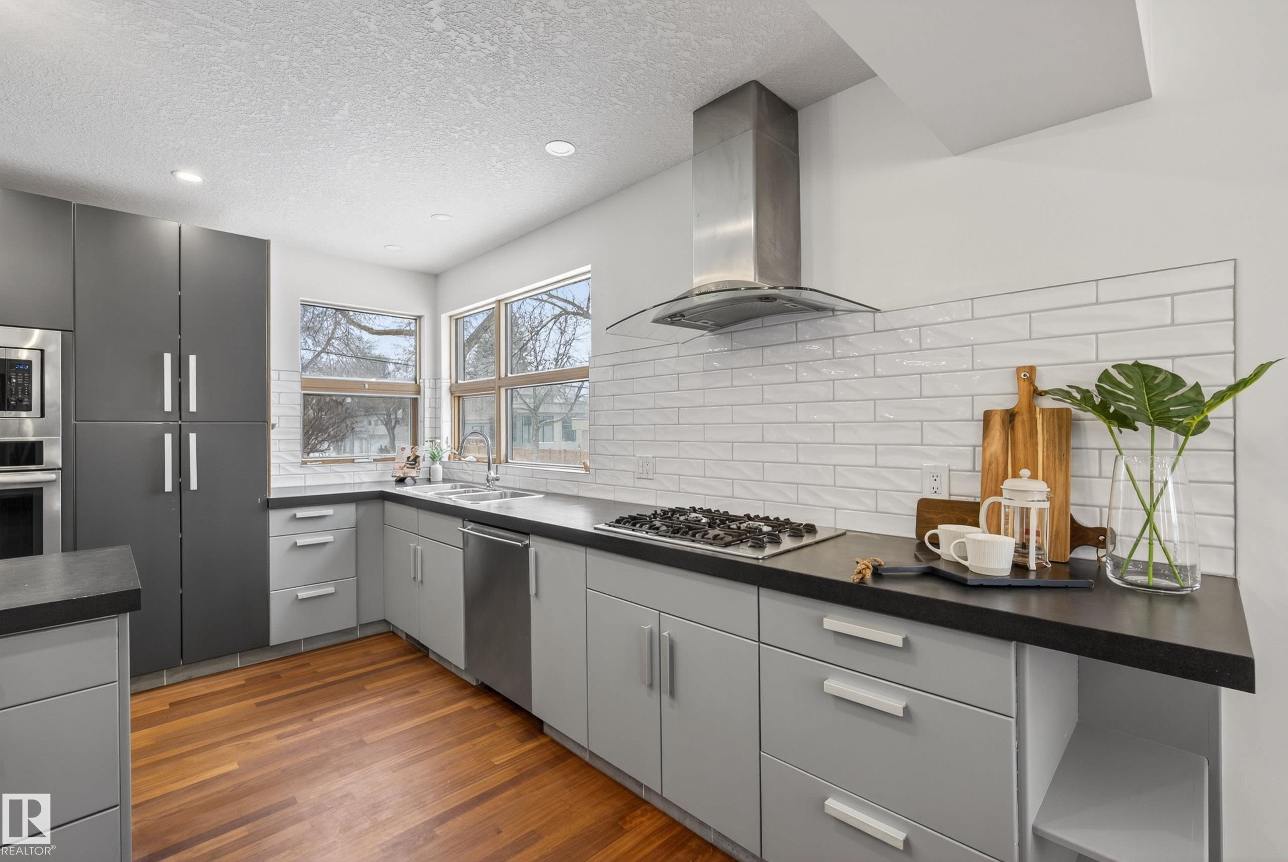 Photo 14 at 8860 93 Street NW, Bonnie Doon, Edmonton