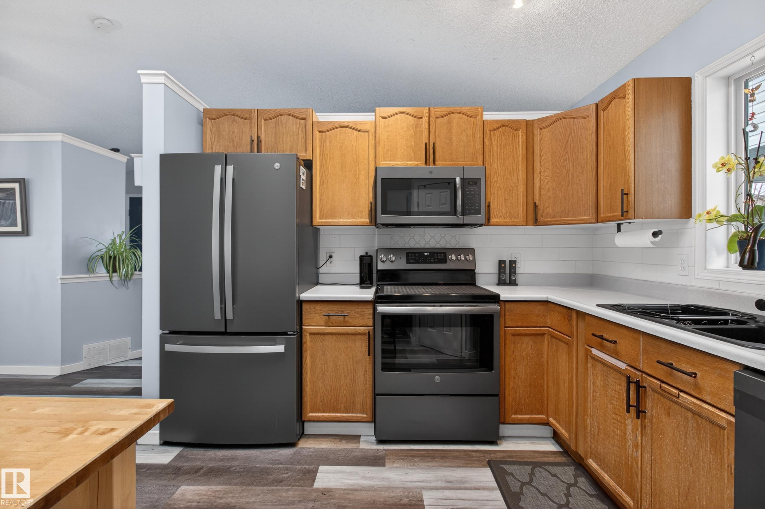 Photo 18 at 9119 166 Avenue NW, Eaux Claires, Edmonton