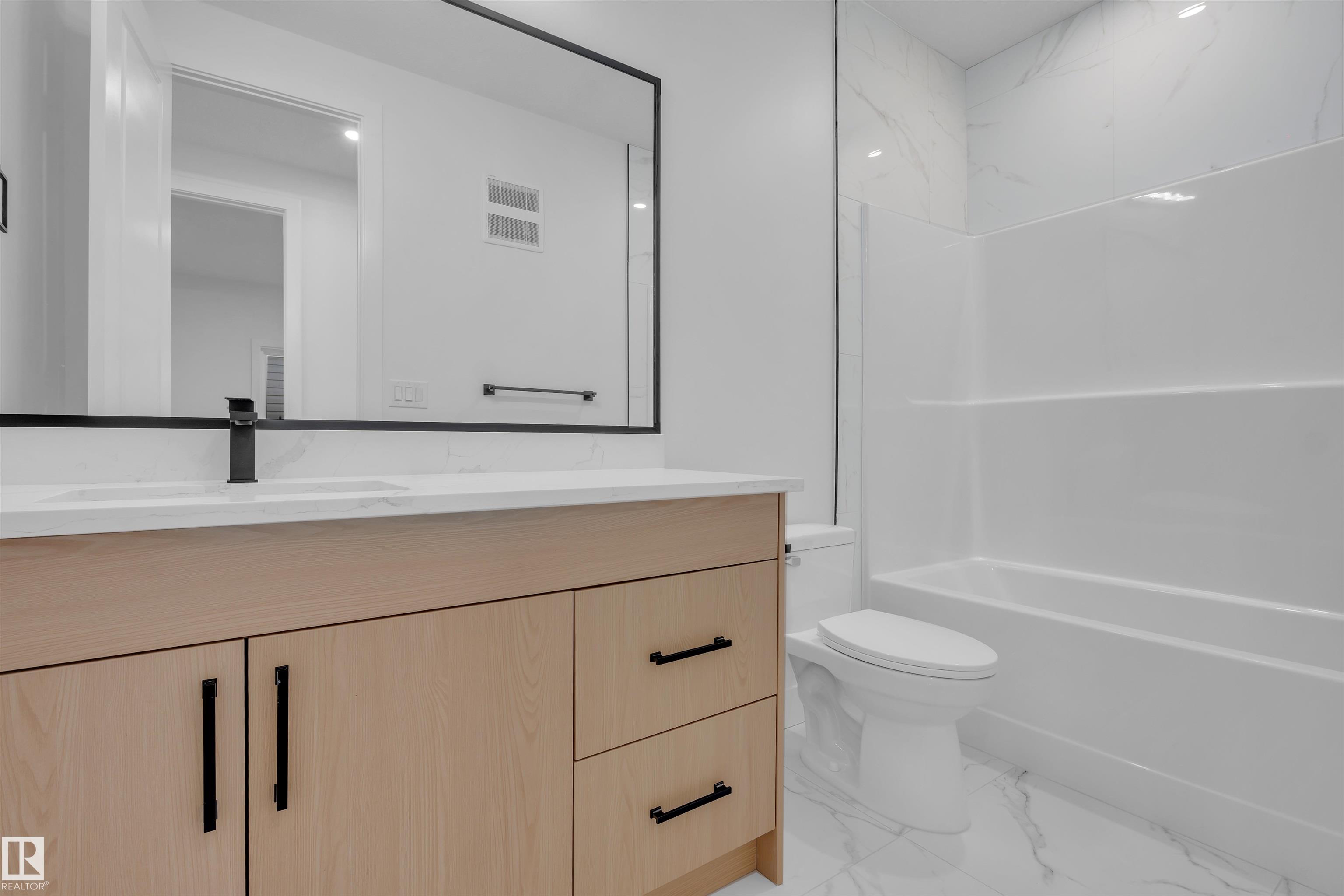 Photo 37 at 415 Pine point(e), Woodbend, Leduc