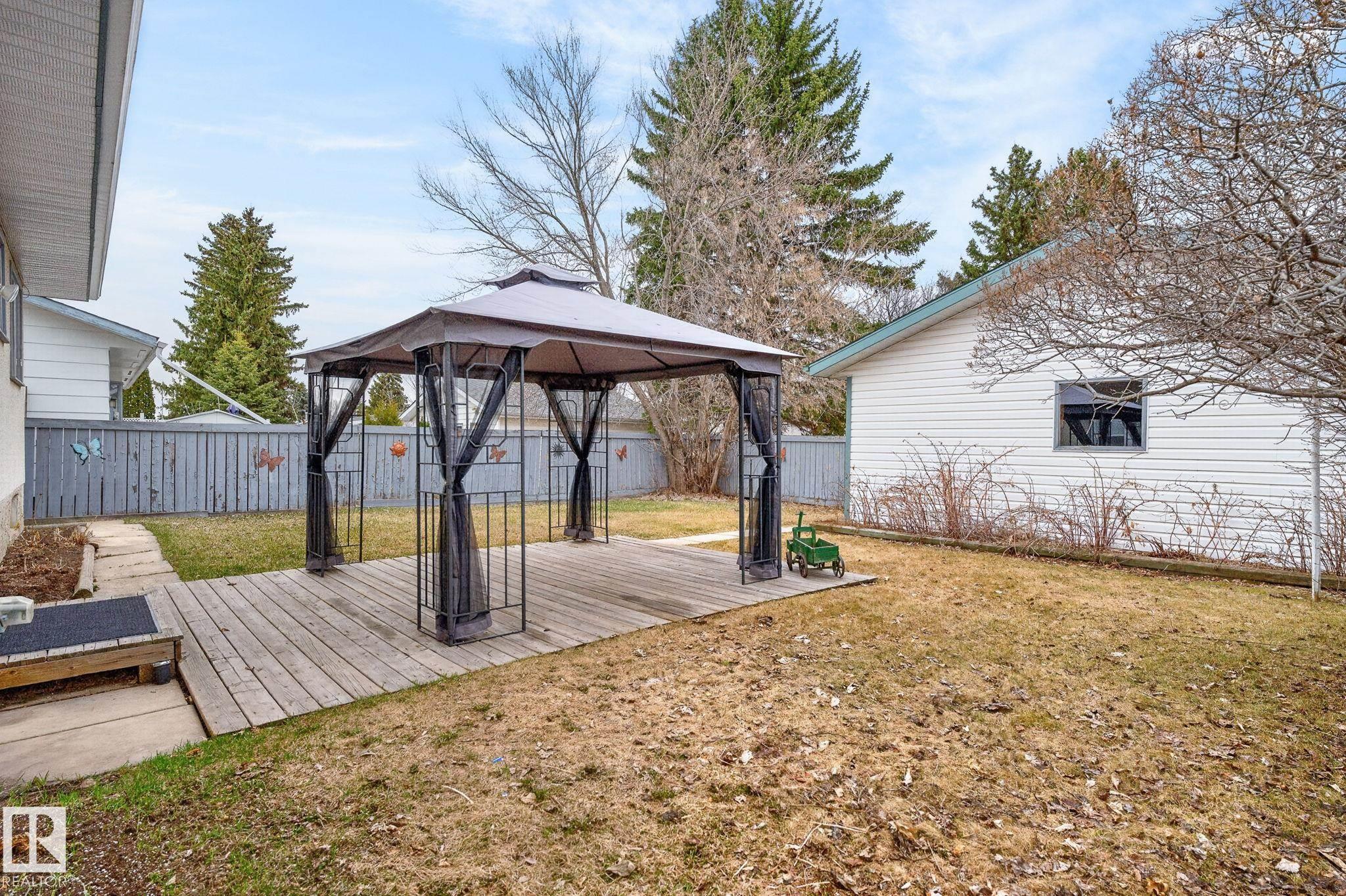 Photo 7 at 17 Brookside Crescent, Brookwood, Spruce Grove