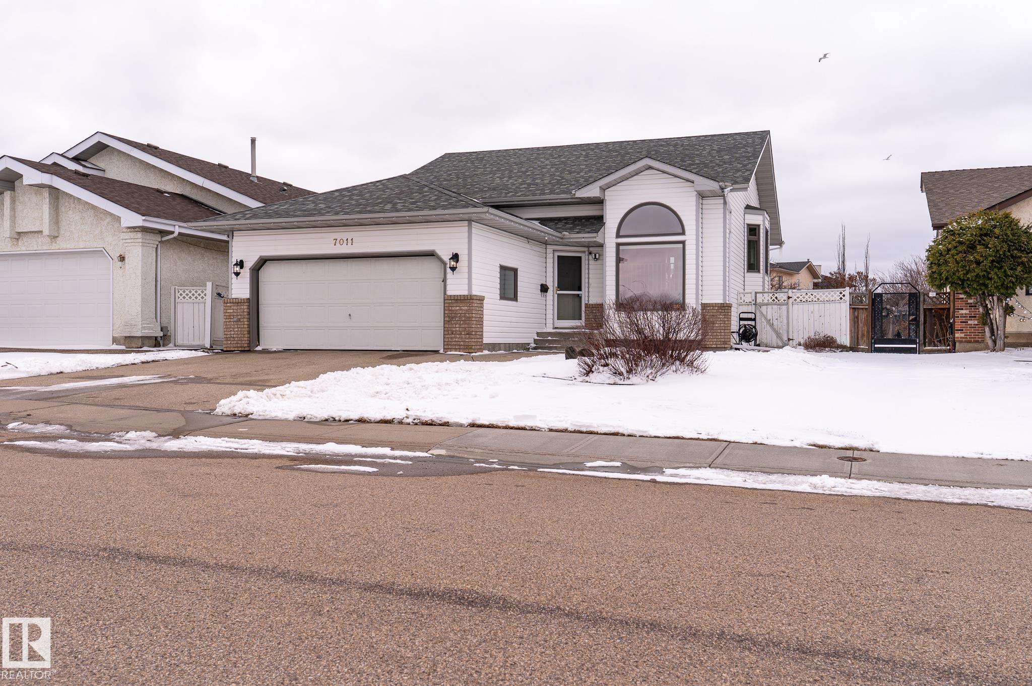 7011 158 Avenue NW, Ozerna, Edmonton