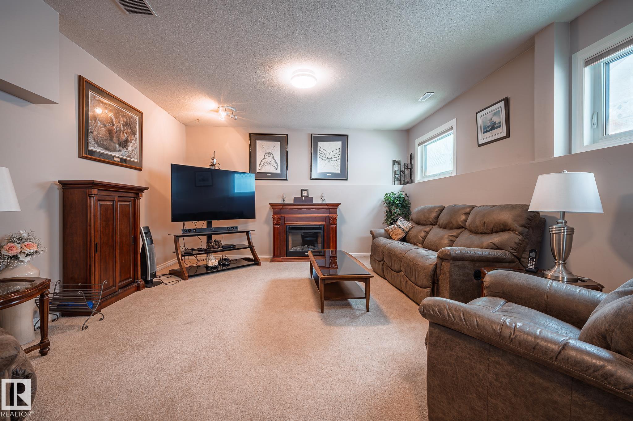 Photo 18 at 7011 158 Avenue NW, Ozerna, Edmonton