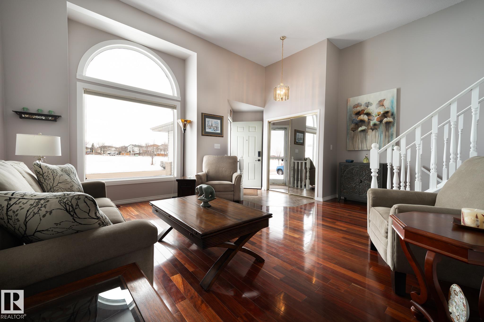 7011 158 Avenue NW, Ozerna, Edmonton