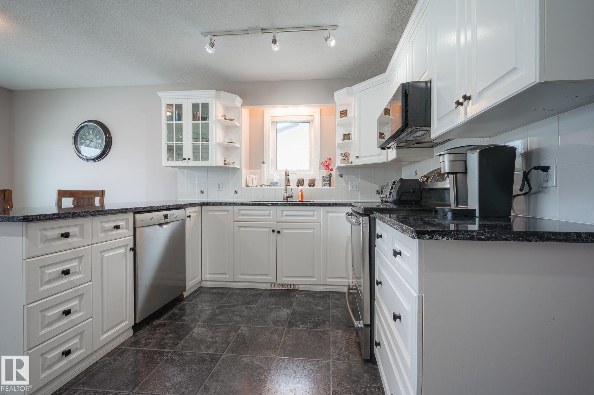 Photo 10 at 7011 158 Avenue NW, Ozerna, Edmonton