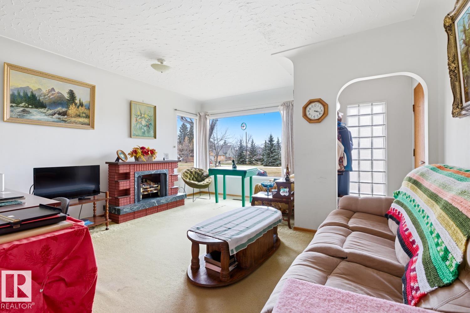 Photo 12 at 9745 68 Avenue NW, Hazeldean, Edmonton