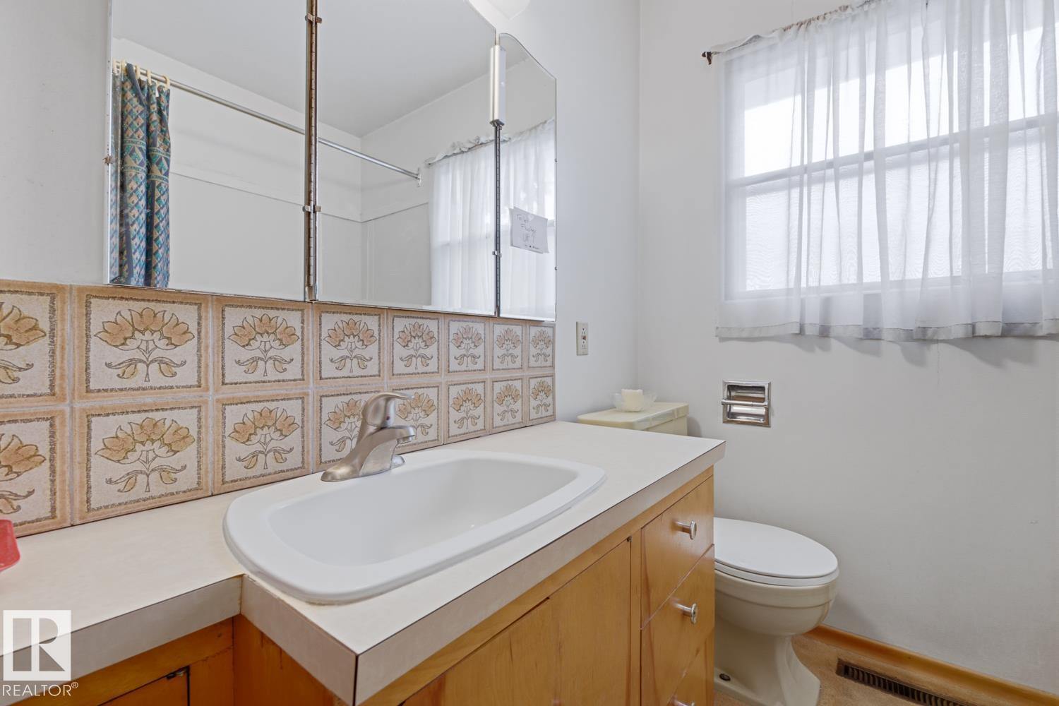 Photo 20 at 9745 68 Avenue NW, Hazeldean, Edmonton