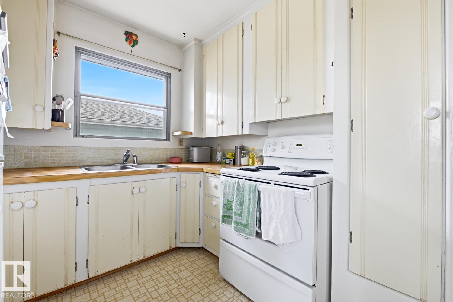 Photo 23 at 9745 68 Avenue NW, Hazeldean, Edmonton