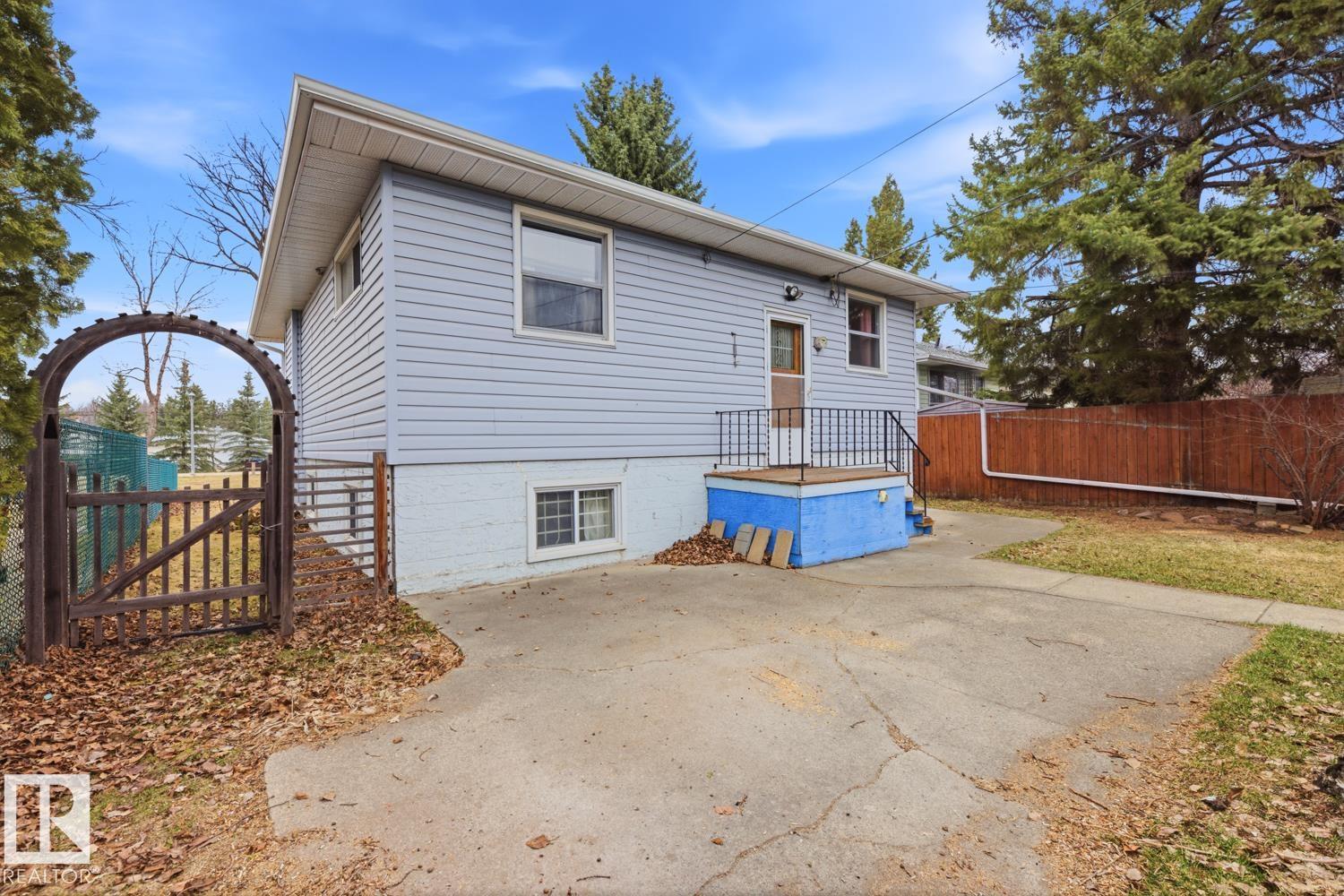 Photo 7 at 9745 68 Avenue NW, Hazeldean, Edmonton