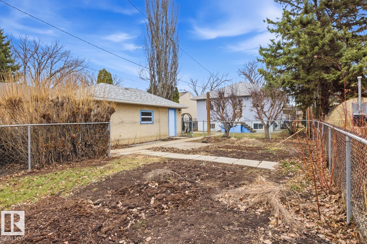 Photo 9 at 9745 68 Avenue NW, Hazeldean, Edmonton