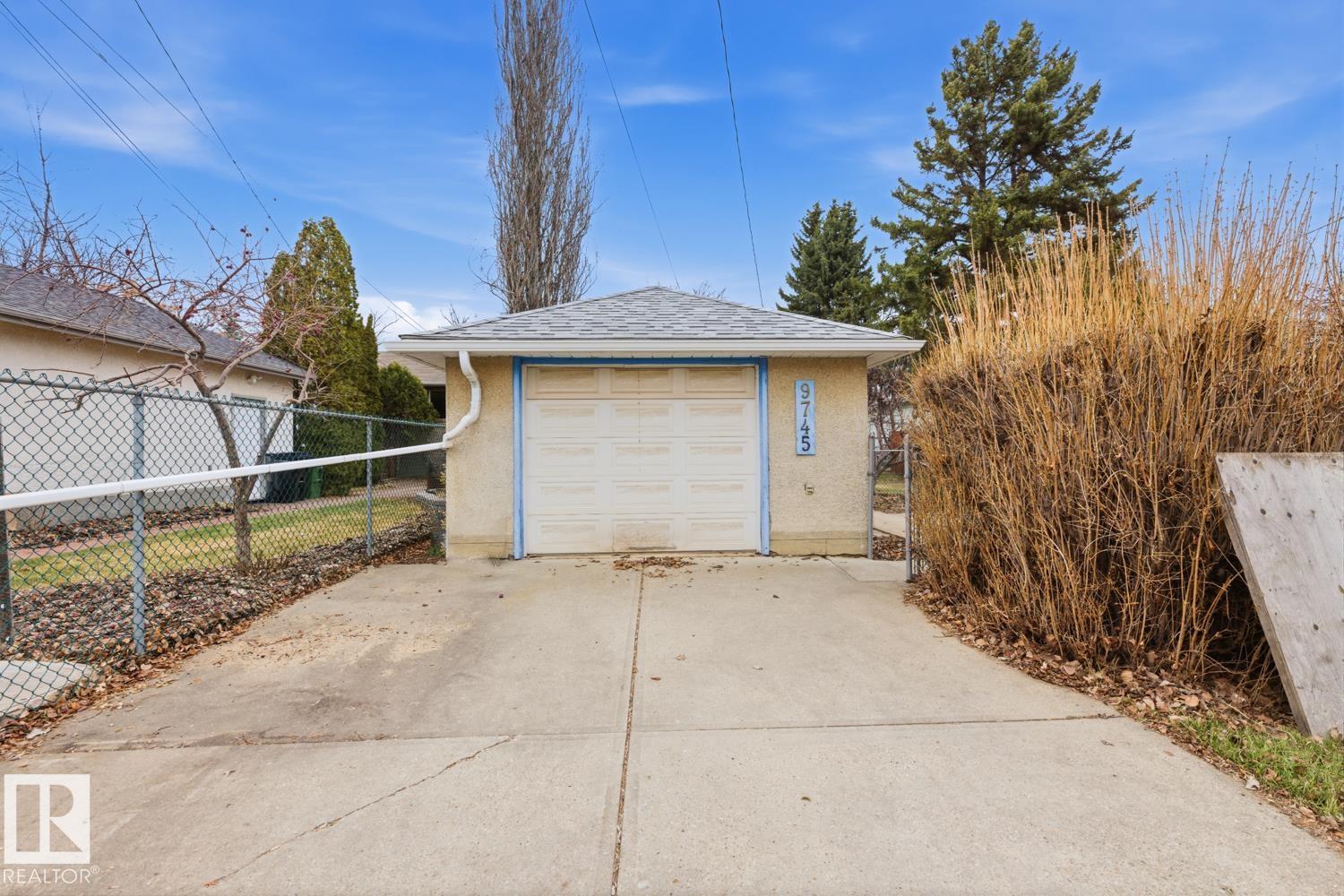 Photo 10 at 9745 68 Avenue NW, Hazeldean, Edmonton