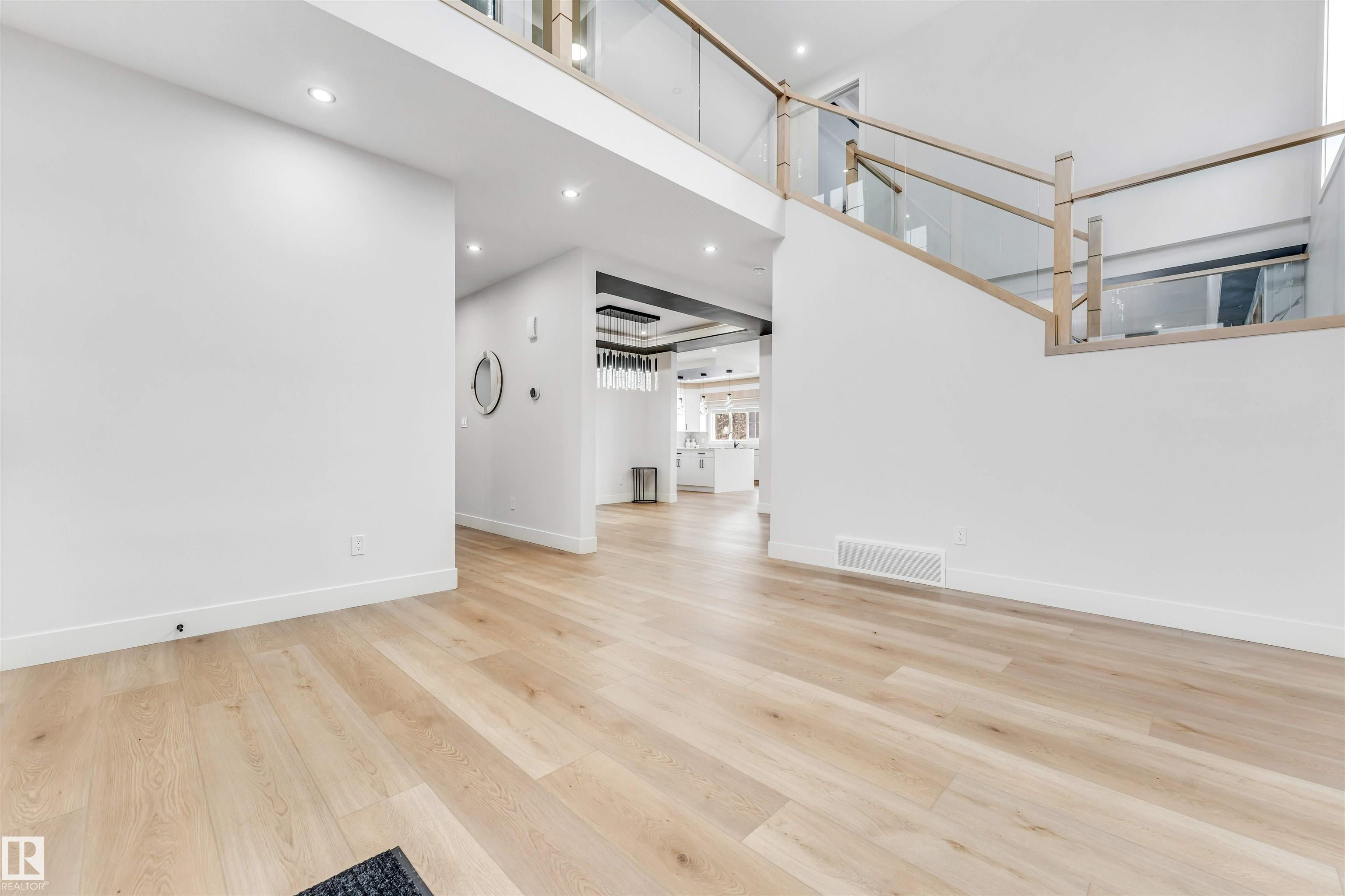 Photo 19 at 304 33 Avenue NW, Maple Crest, Edmonton