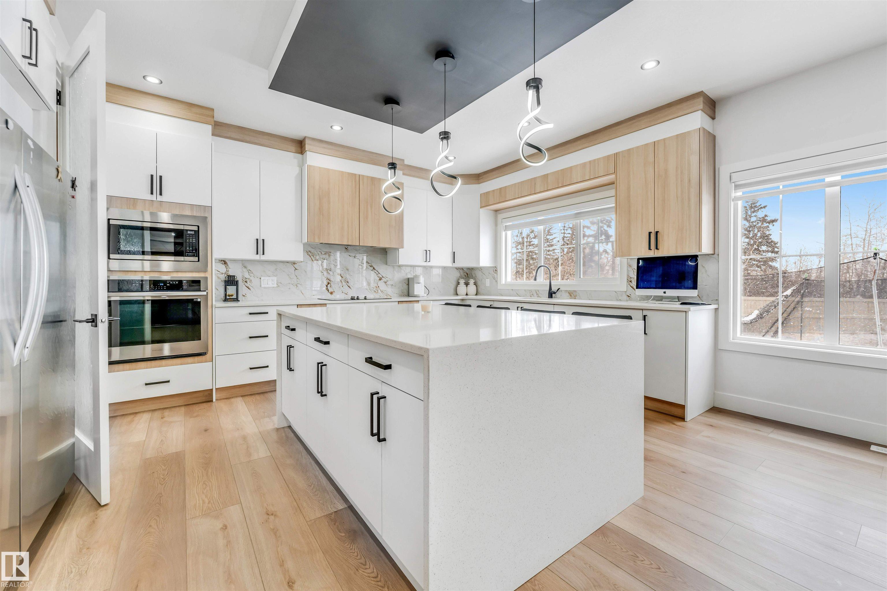 304 33 Avenue NW, Maple Crest, Edmonton