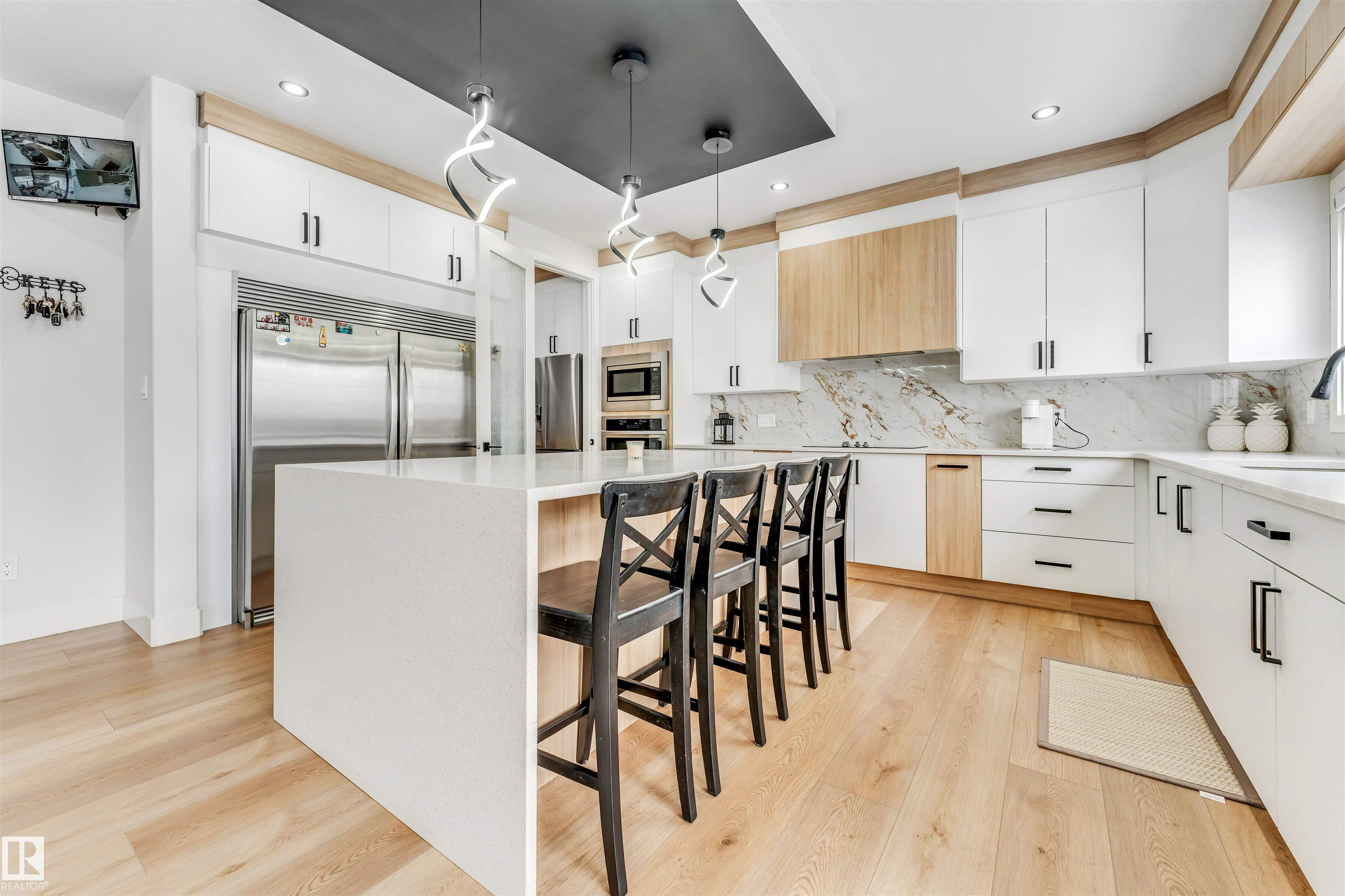 304 33 Avenue NW, Maple Crest, Edmonton