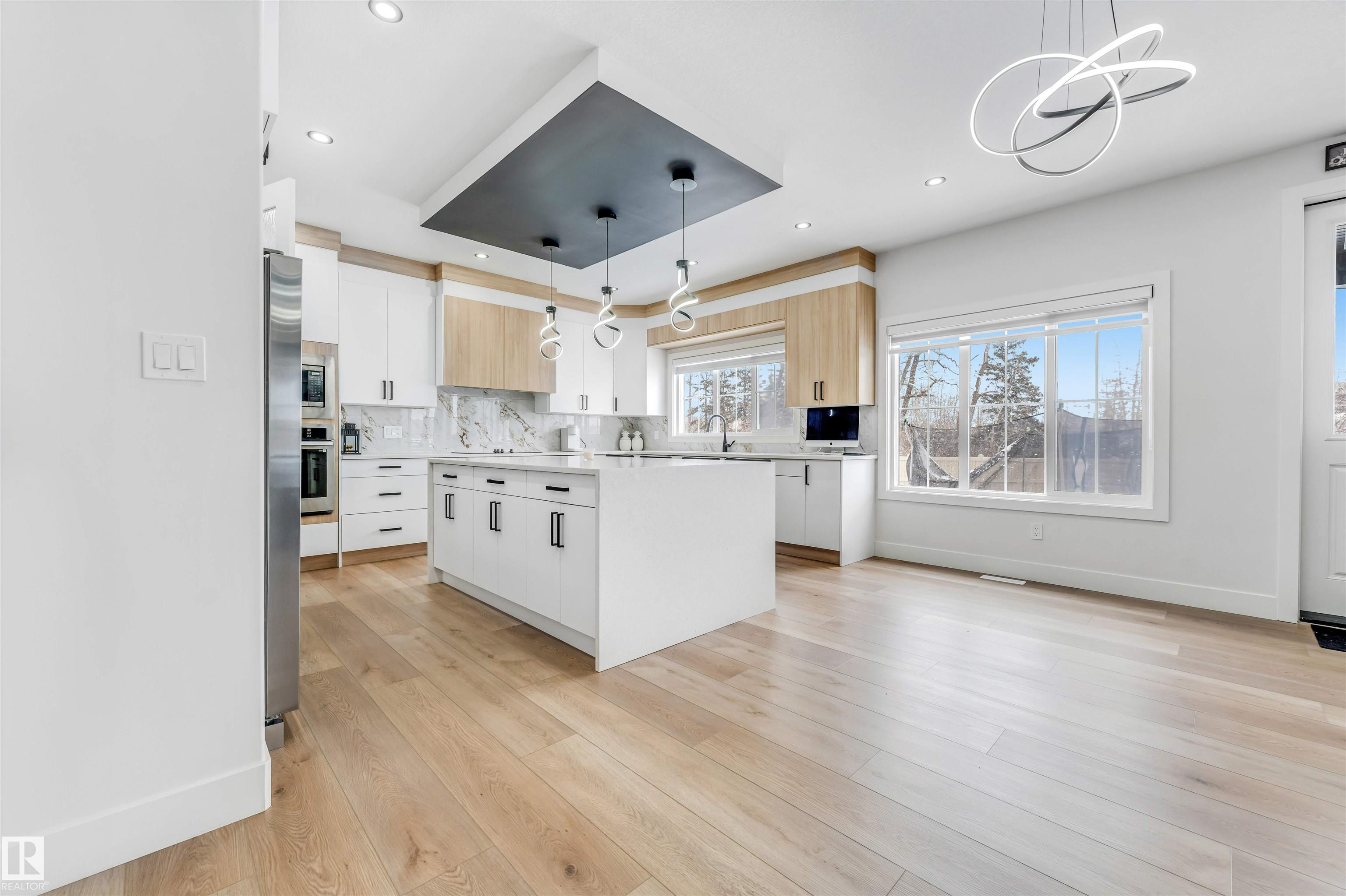 Photo 6 at 304 33 Avenue NW, Maple Crest, Edmonton