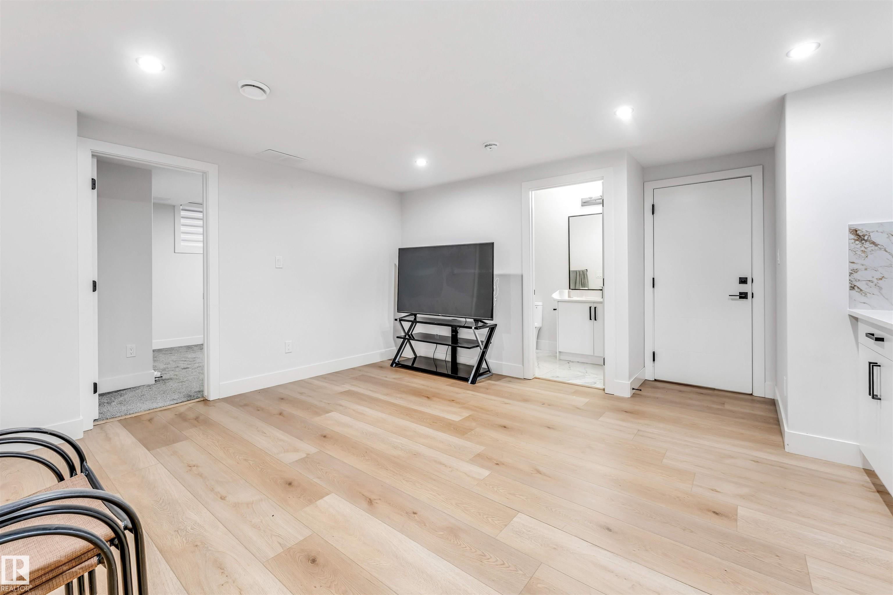 Photo 51 at 304 33 Avenue NW, Maple Crest, Edmonton