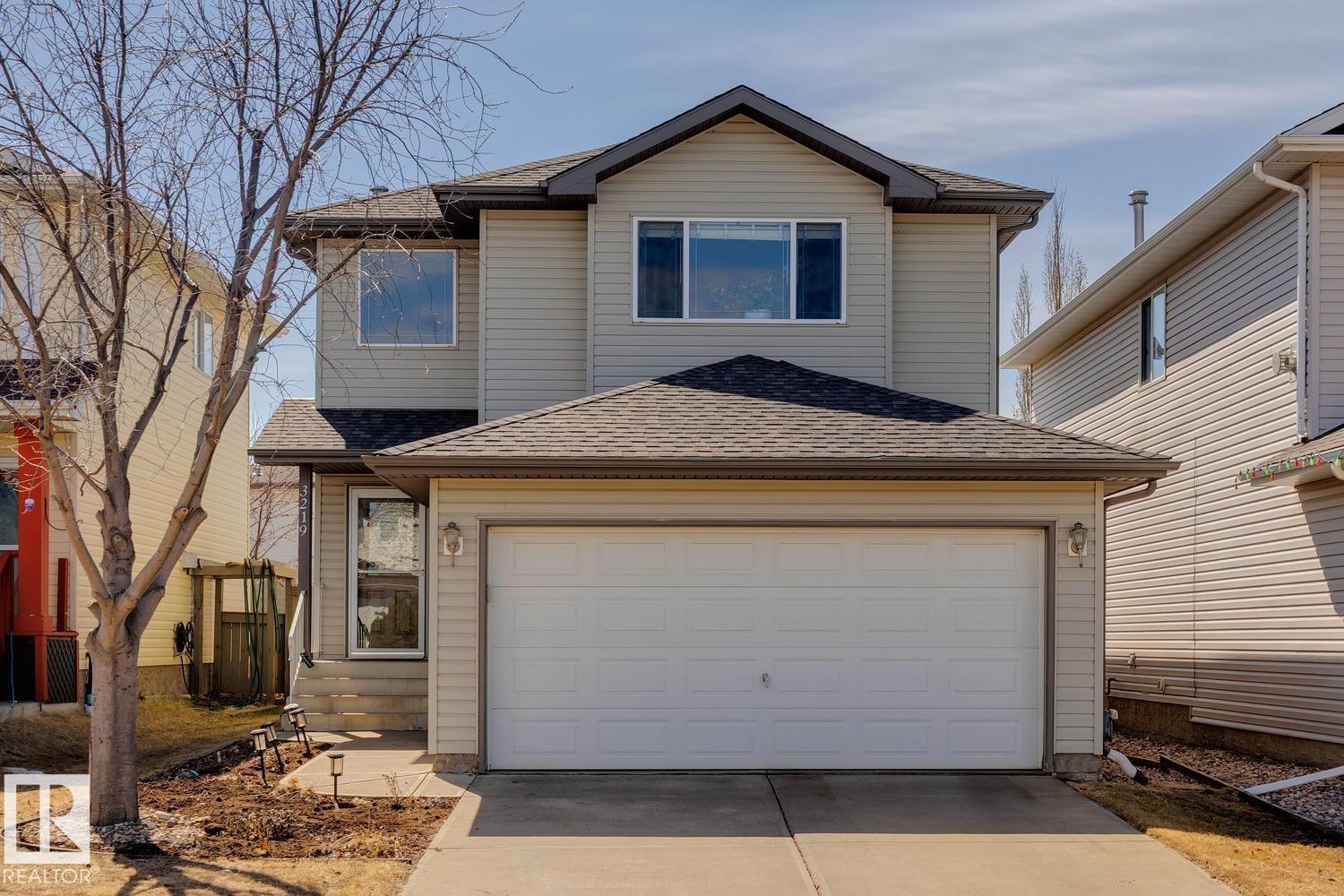 3219 30 Avenue NW, Silver Berry, Edmonton