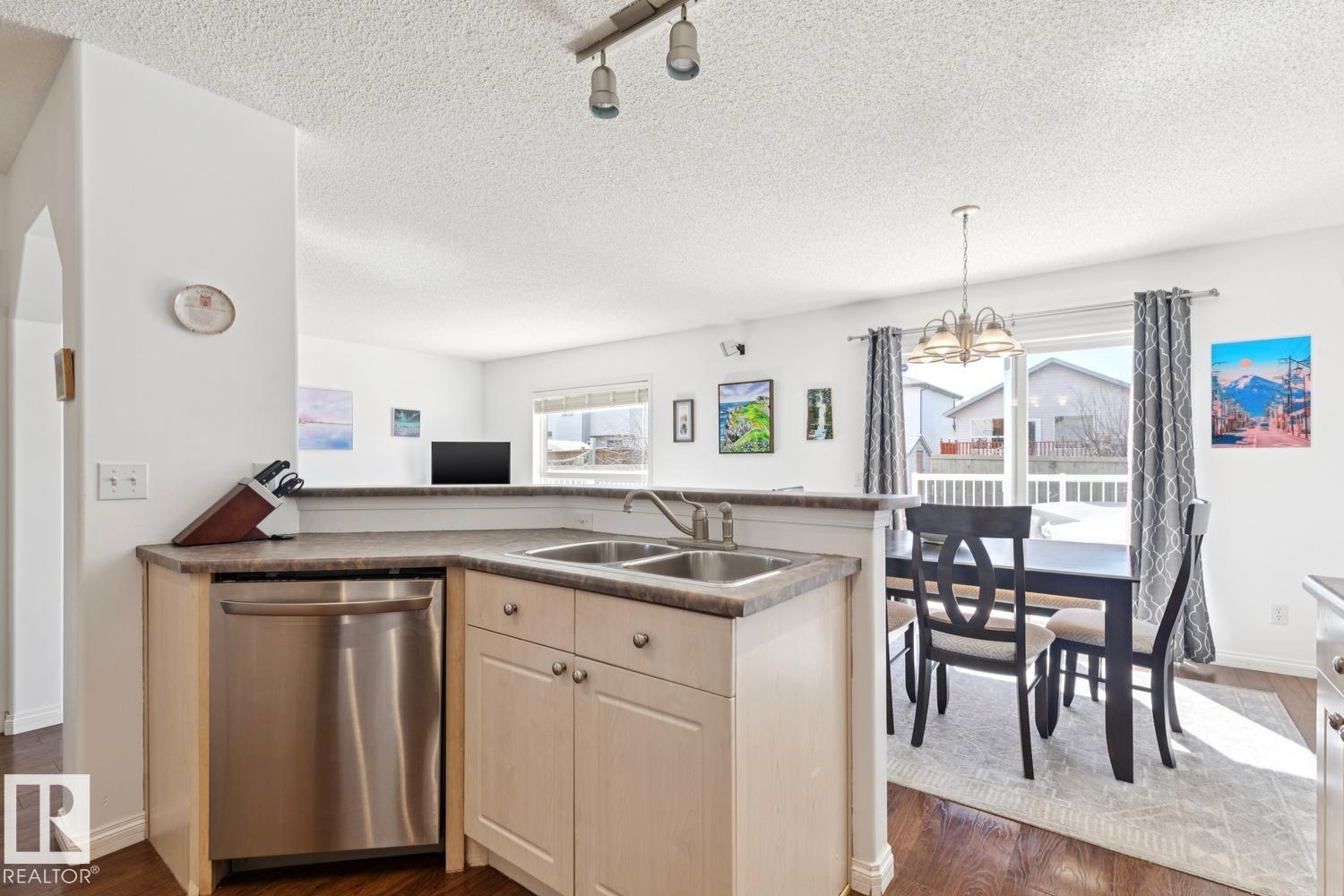 Photo 12 at 3219 30 Avenue NW, Silver Berry, Edmonton