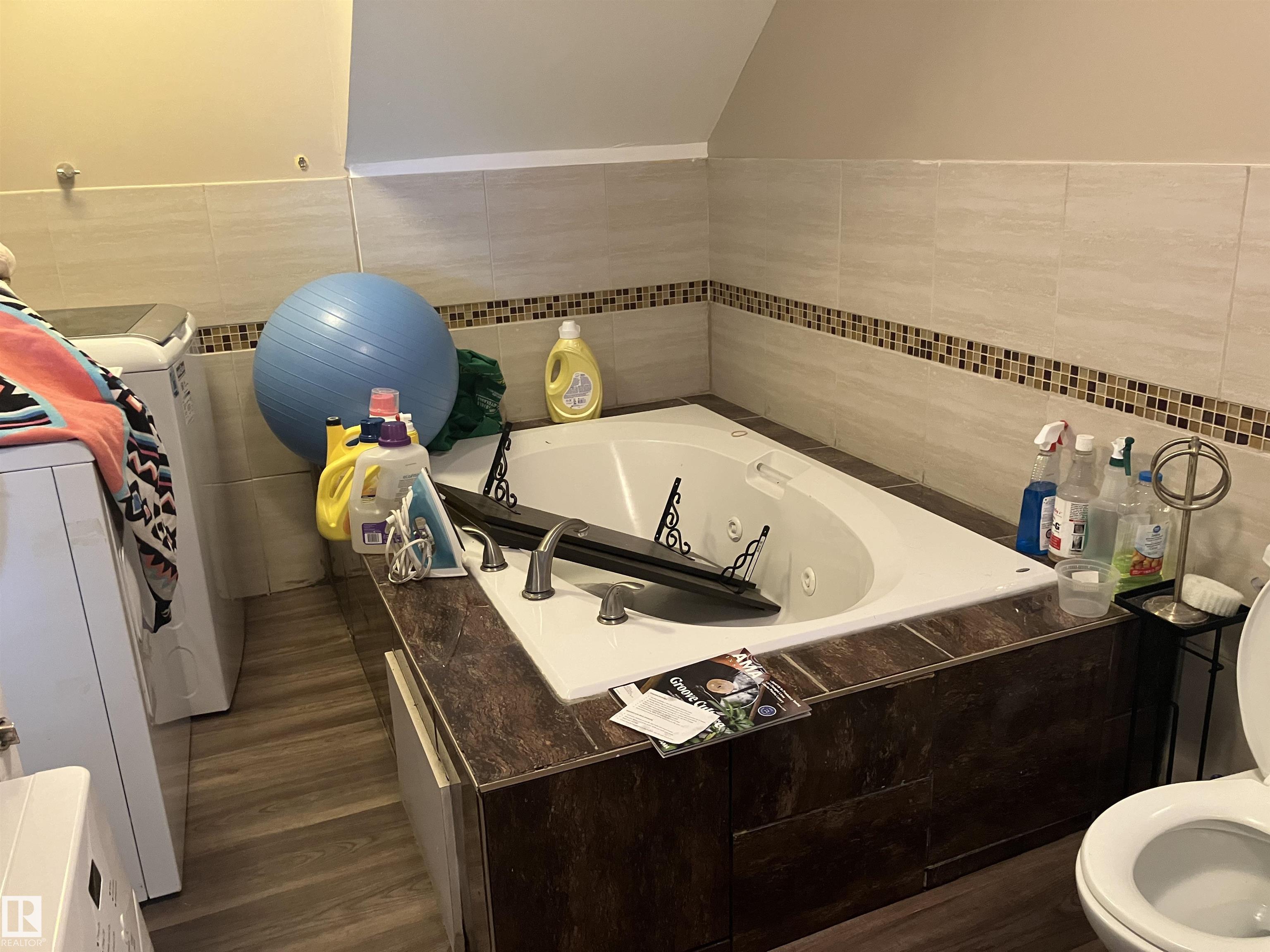 Photo 16 at 11724 88 Street NW, Parkdale, Edmonton