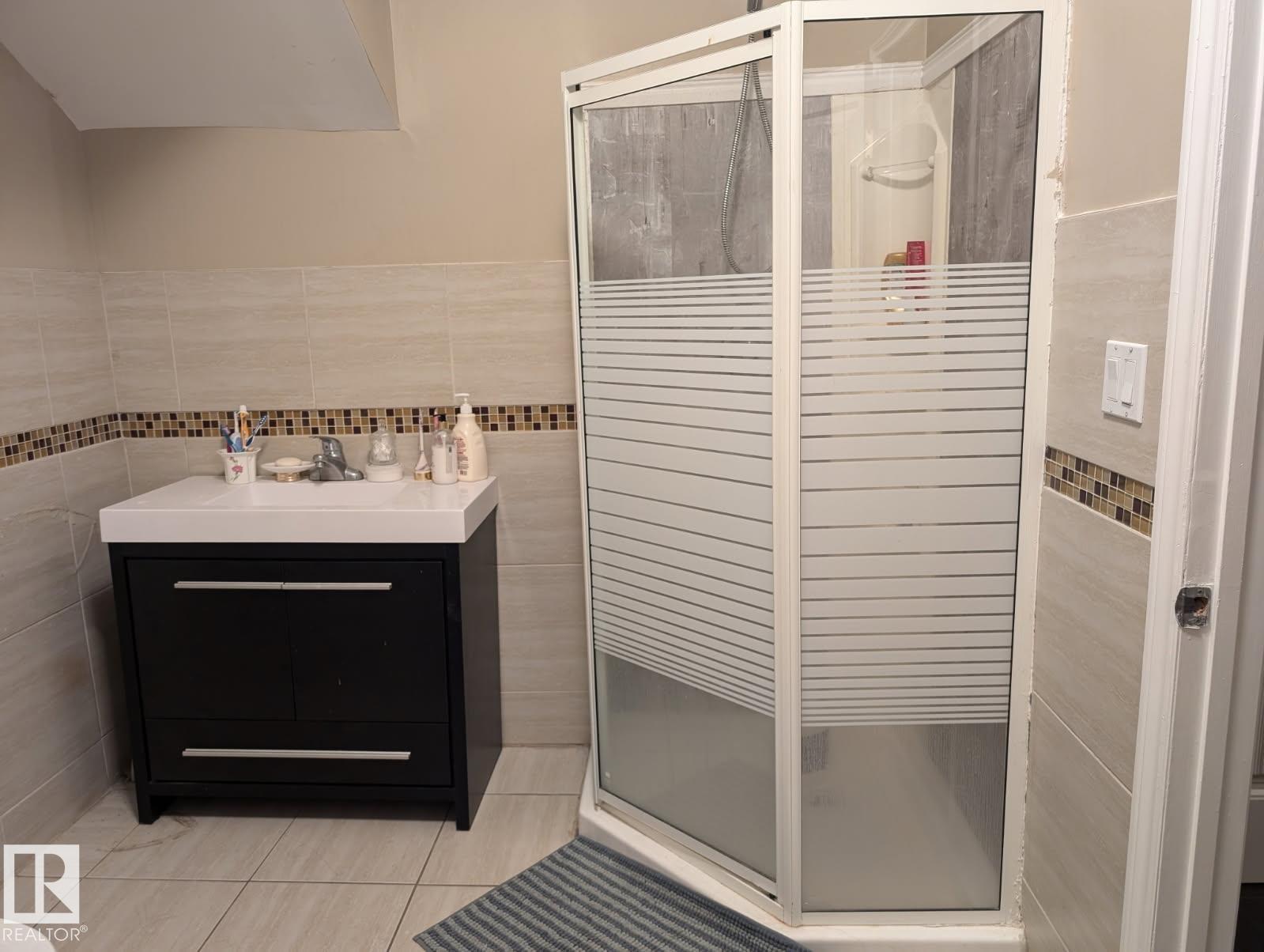 Photo 21 at 11724 88 Street NW, Parkdale, Edmonton