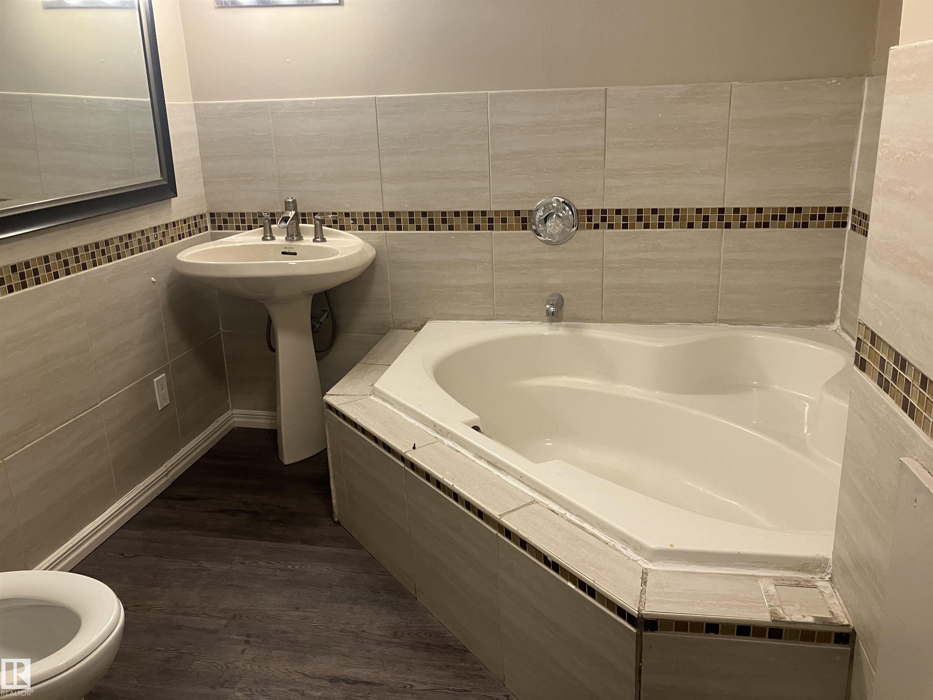 Photo 27 at 11724 88 Street NW, Parkdale, Edmonton