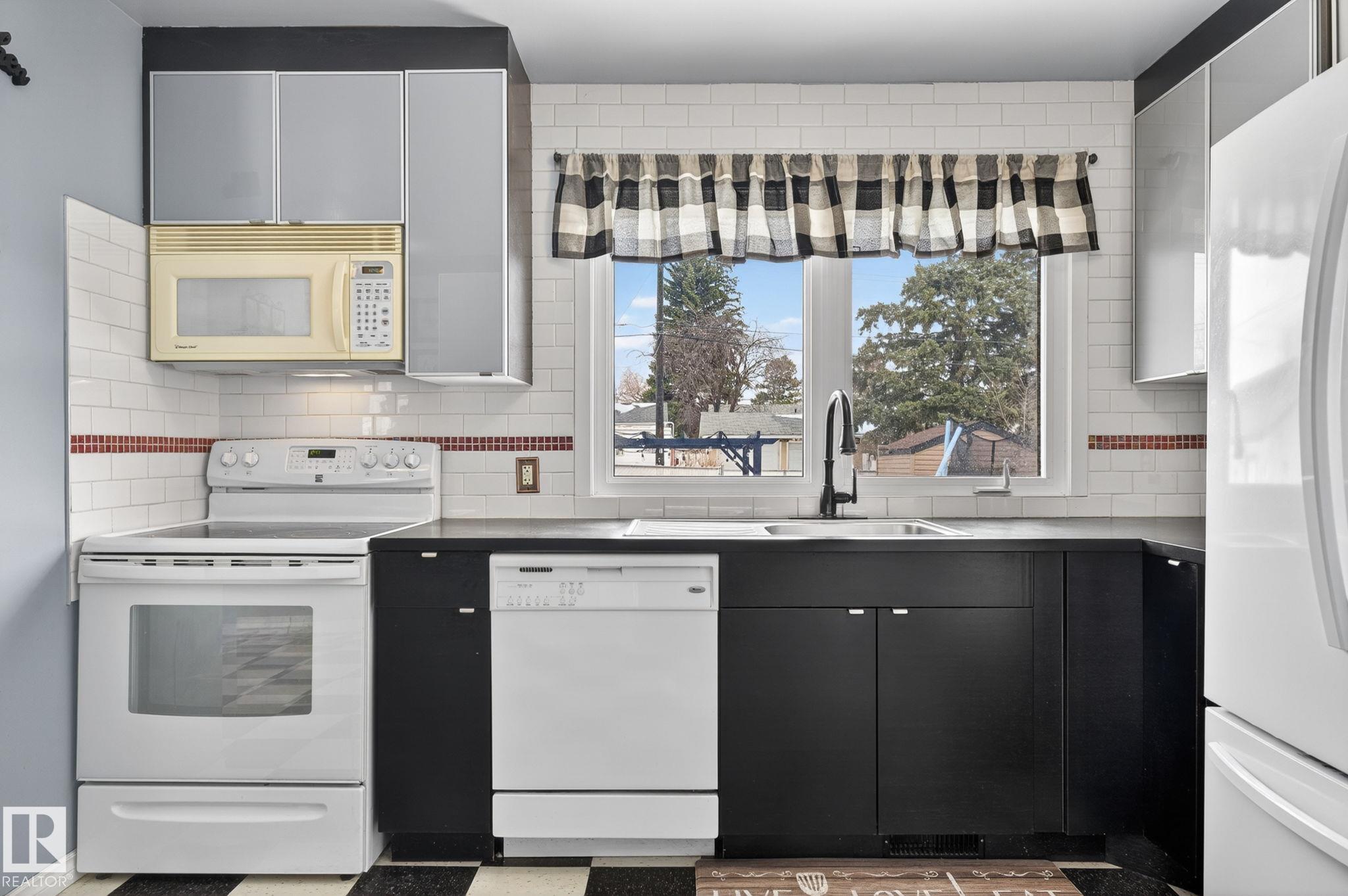 Photo 33 at 9112 130 Avenue NW, Killarney, Edmonton