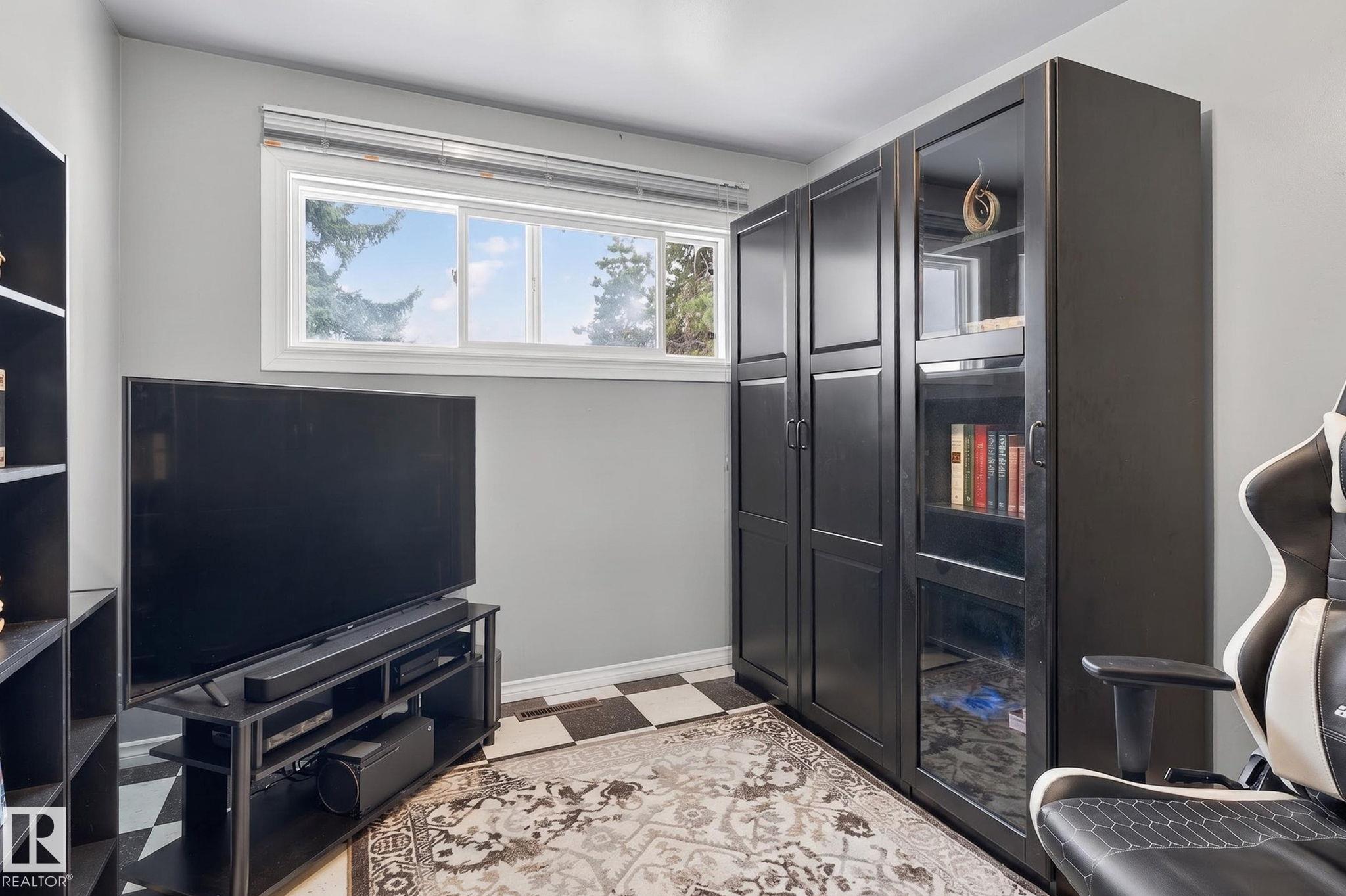 Photo 41 at 9112 130 Avenue NW, Killarney, Edmonton