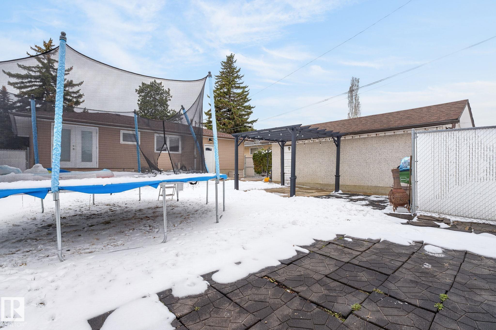 Photo 10 at 9112 130 Avenue NW, Killarney, Edmonton