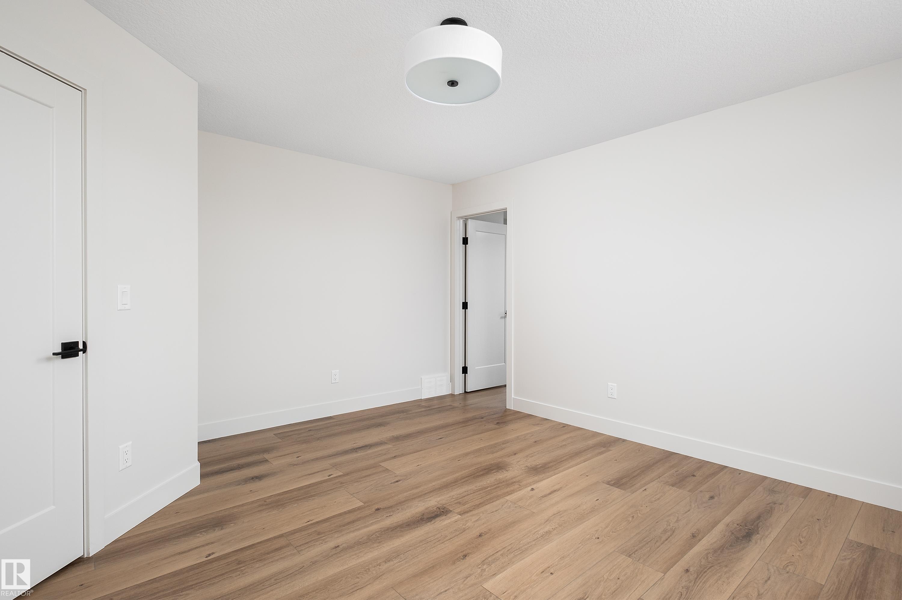 Photo 26 at 8 Darby Crescent, Deer Park, Spruce Grove