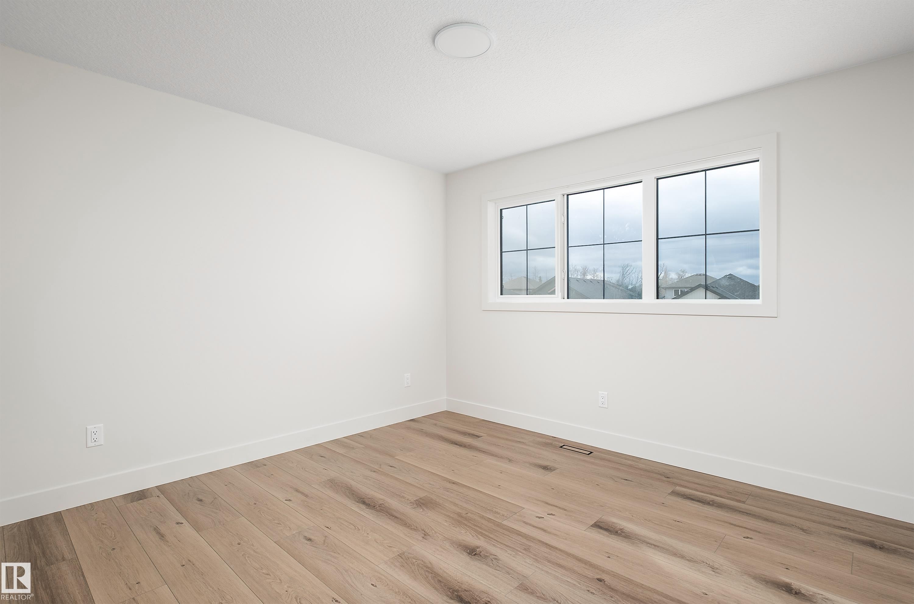 Photo 38 at 8 Darby Crescent, Deer Park, Spruce Grove