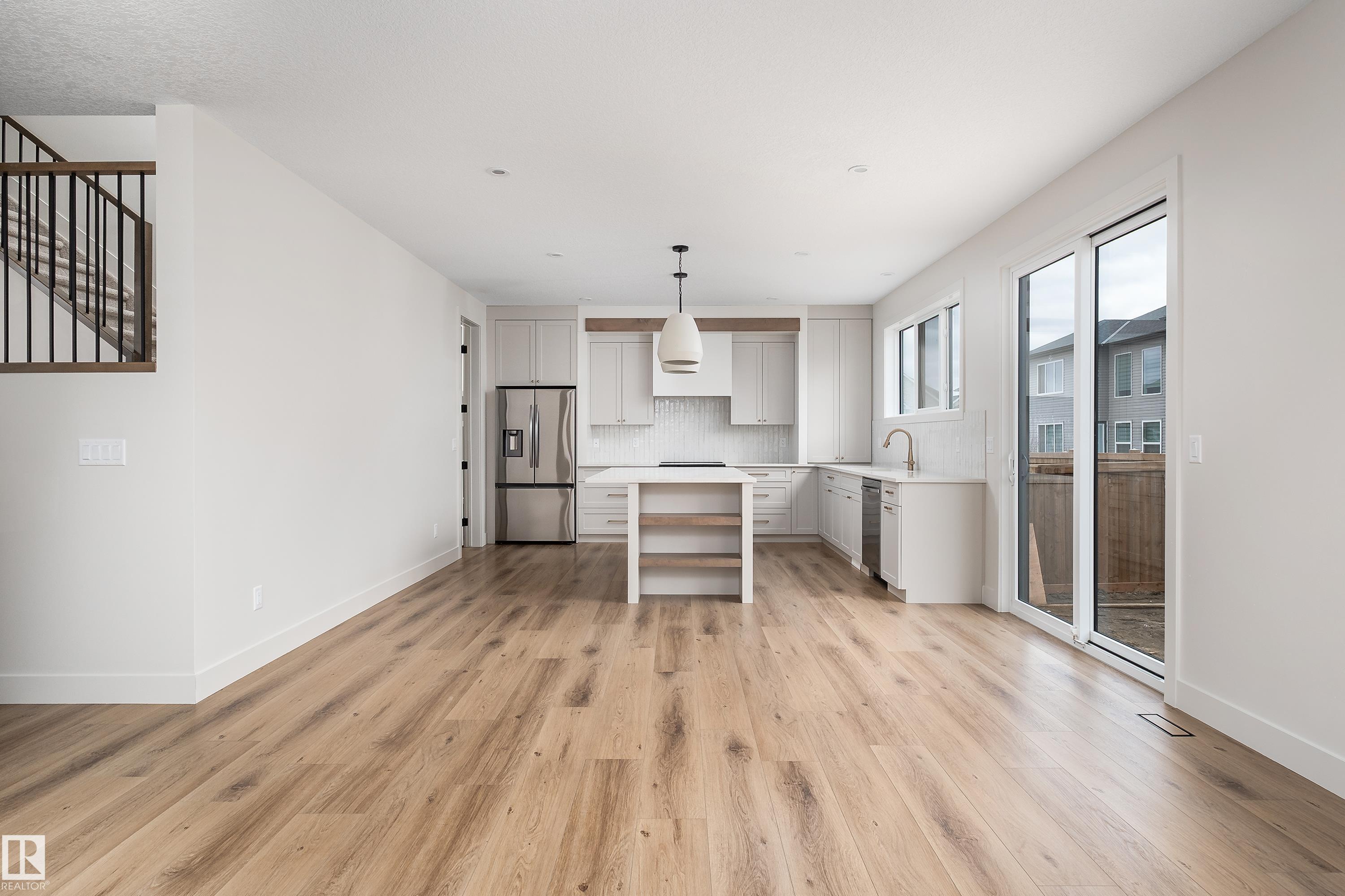 Photo 8 at 8 Darby Crescent, Deer Park, Spruce Grove