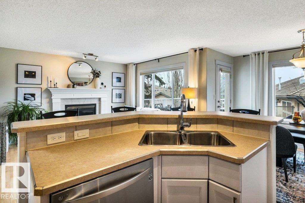 Photo 21 at 23 - 211 Blackburn Drive E SW, Blackburne, Edmonton